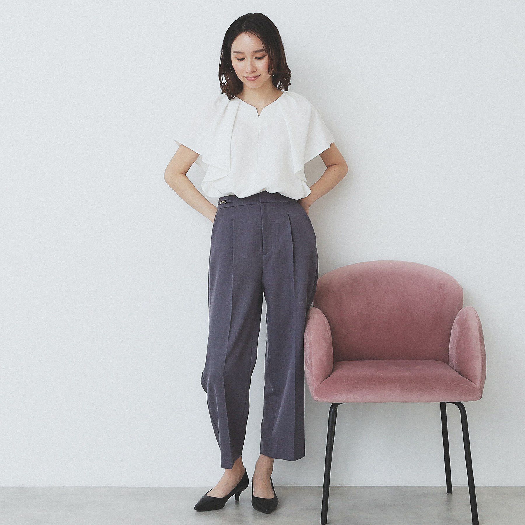 index「《7色展開/S-LLサイズ》フリルタックスリーブキーネックブラウス【吸水速乾/洗濯機可/イージーアイ」|シャツ・ブラウス|