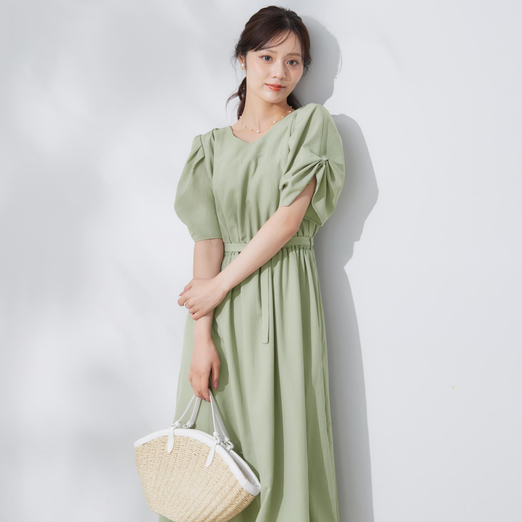 Couture broach「【マシンウォッシャブル・二の腕カバー】ウエストベルトVネックワンピース」|ワンピース|