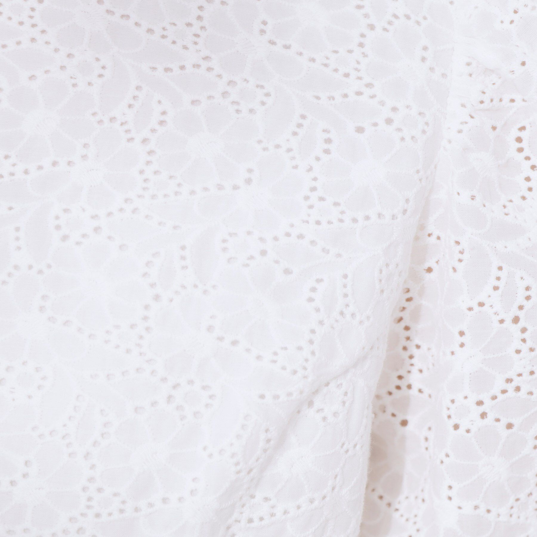 Couture broach「【一枚で着映える・花柄刺繍・5分袖】バックレースアップ カットワークレースブラウス」|シャツ・ブラウス|