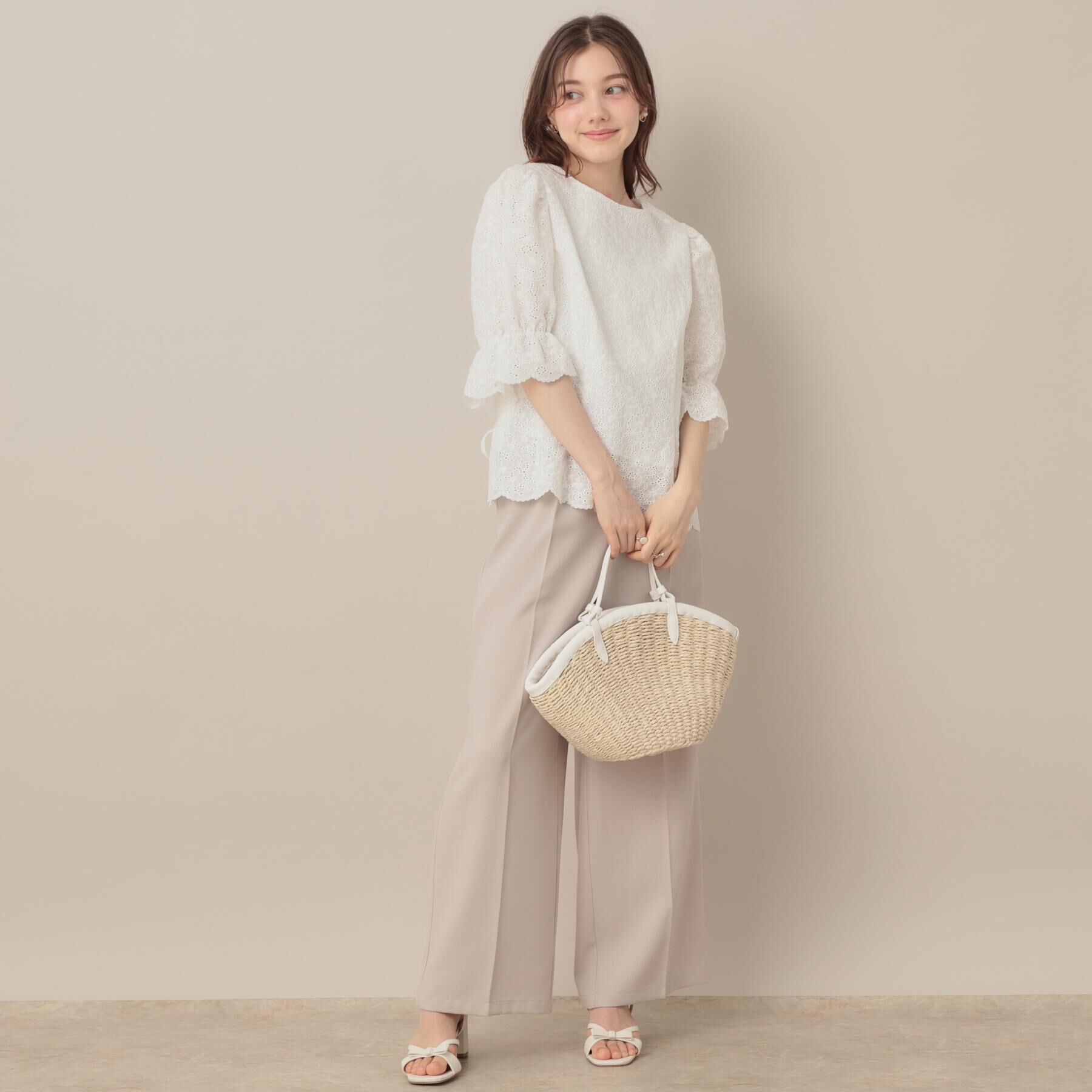 Couture broach「【一枚で着映える・花柄刺繍・5分袖】バックレースアップ カットワークレースブラウス」|シャツ・ブラウス|