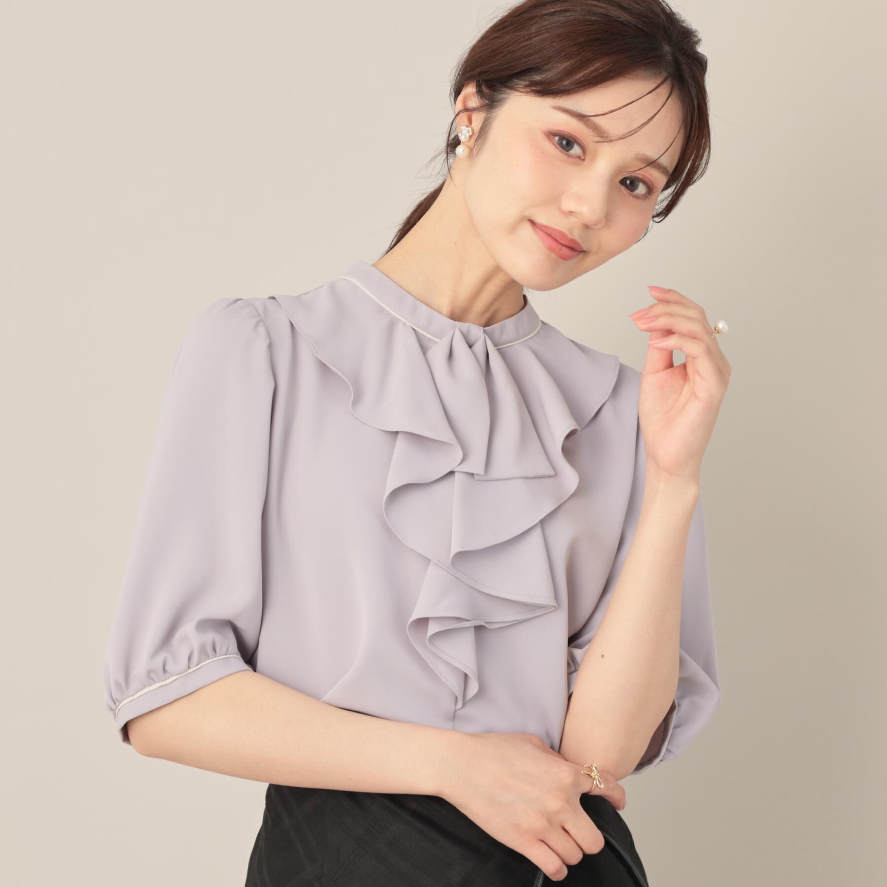 Couture broach「【華やか・5分袖・通勤】配色フリルタイブラウス」|シャツ・ブラウス|