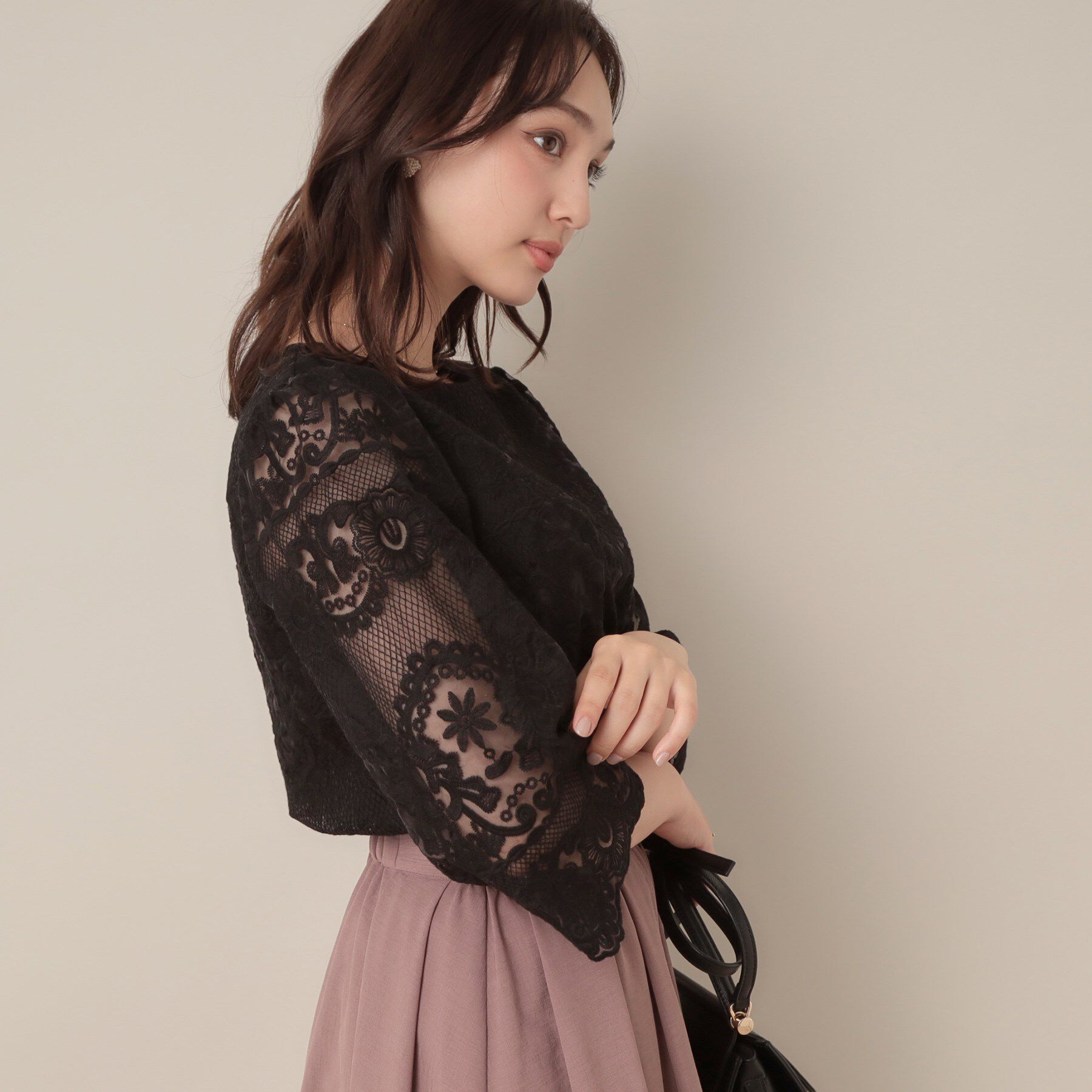 Couture broach「【一枚で着映える・高見え】刺繍レースフレアー袖ブラウス」|シャツ・ブラウス|