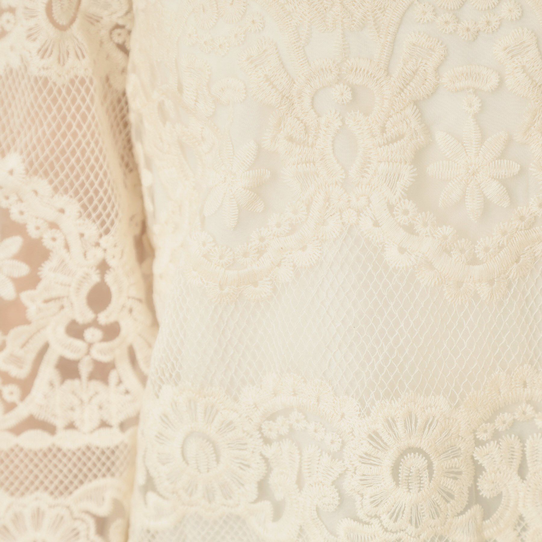 Couture broach「【一枚で着映える・高見え】刺繍レースフレアー袖ブラウス」|シャツ・ブラウス|