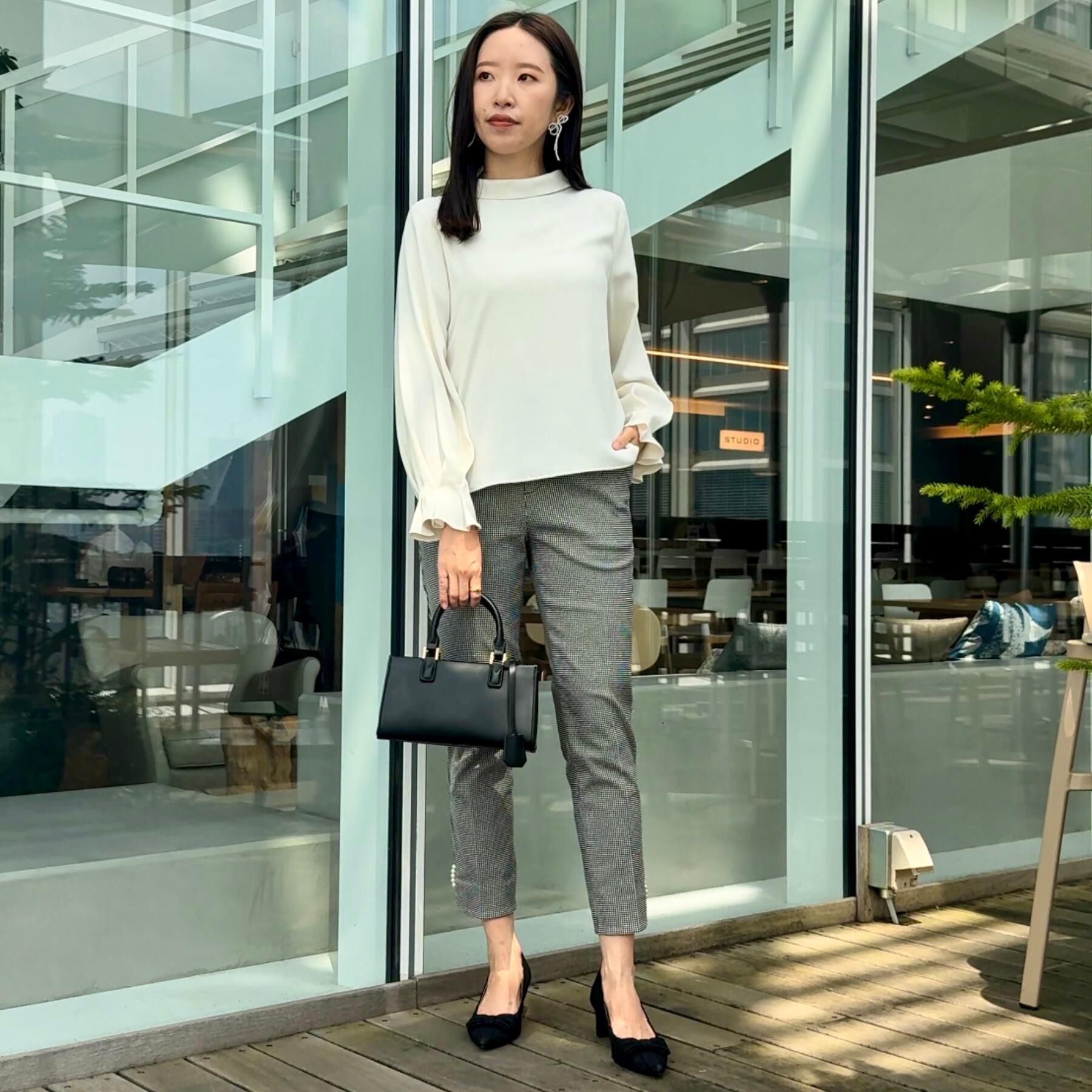 Couture broach「【大人可愛い・通勤】ロールカラーバックリボンブラウス」|シャツ・ブラウス|