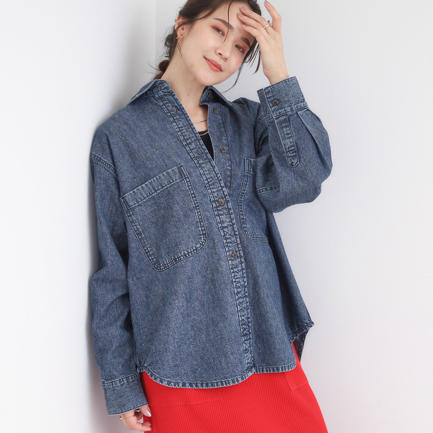 SHOO･LA･RUE「【S-LL】こなれ感をプラスする BIGポケットデニムシャツ」|シャツ・ブラウス|ブルー(092)