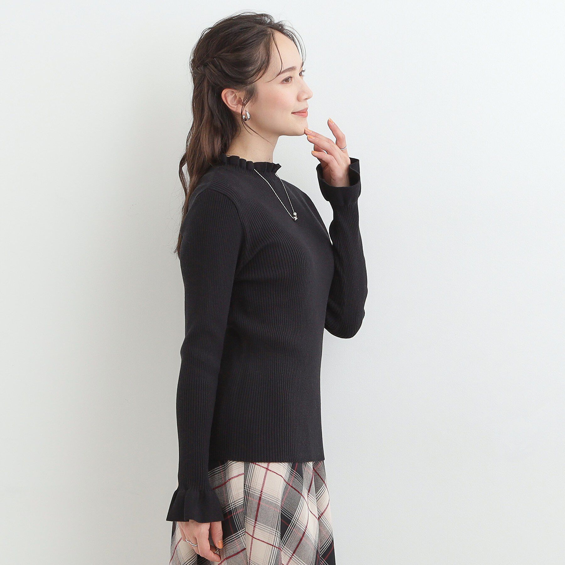 SHOO･LA･RUE「【洗濯機可/S-LL】お袖と襟のフリルで大人上品 やわらかリブニット」|ニット・セーター|