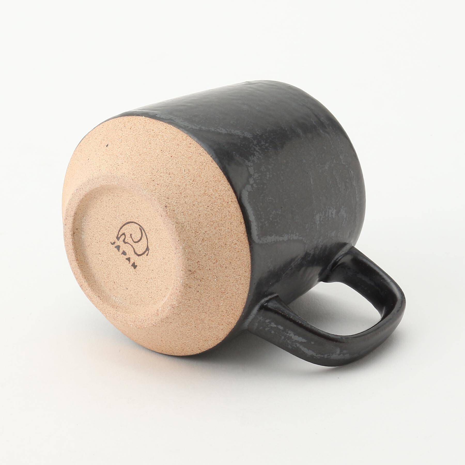 212 KITCHEN STORE「美濃焼 赤土マグカップ  黒 ＜ハレとケ＞」|グラス・マグカップ|