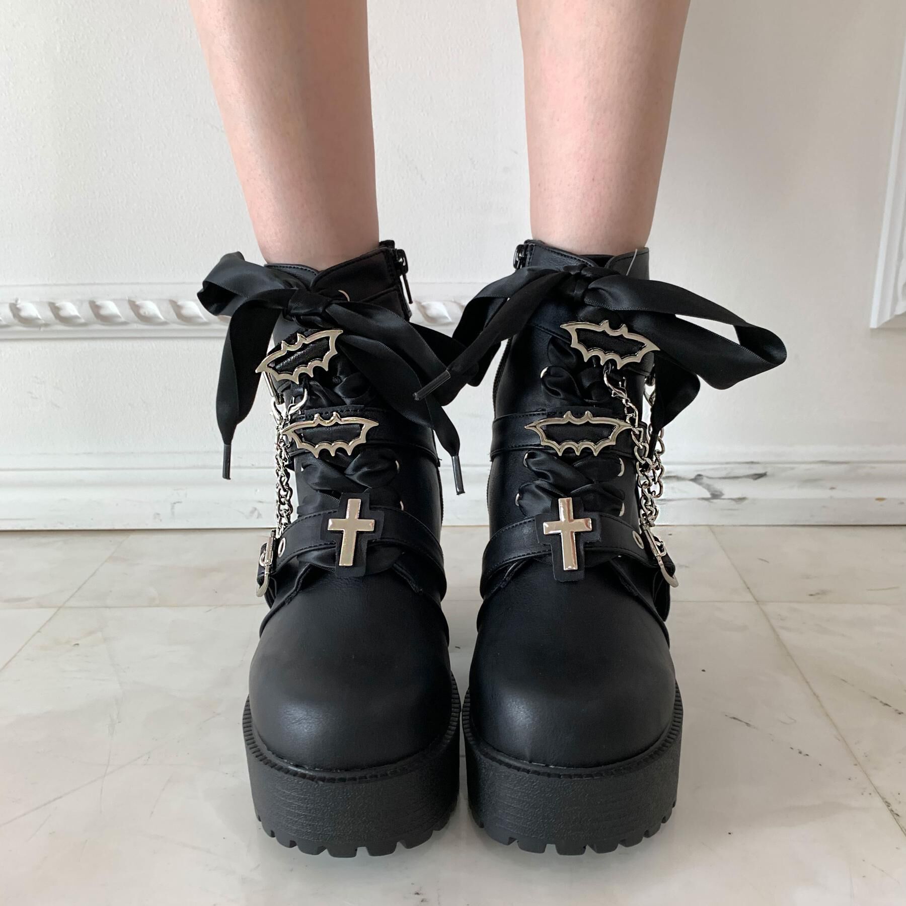 csT&P「厚底&times;コウモリ&times;十字架スニーカー」|ショートブーツ|