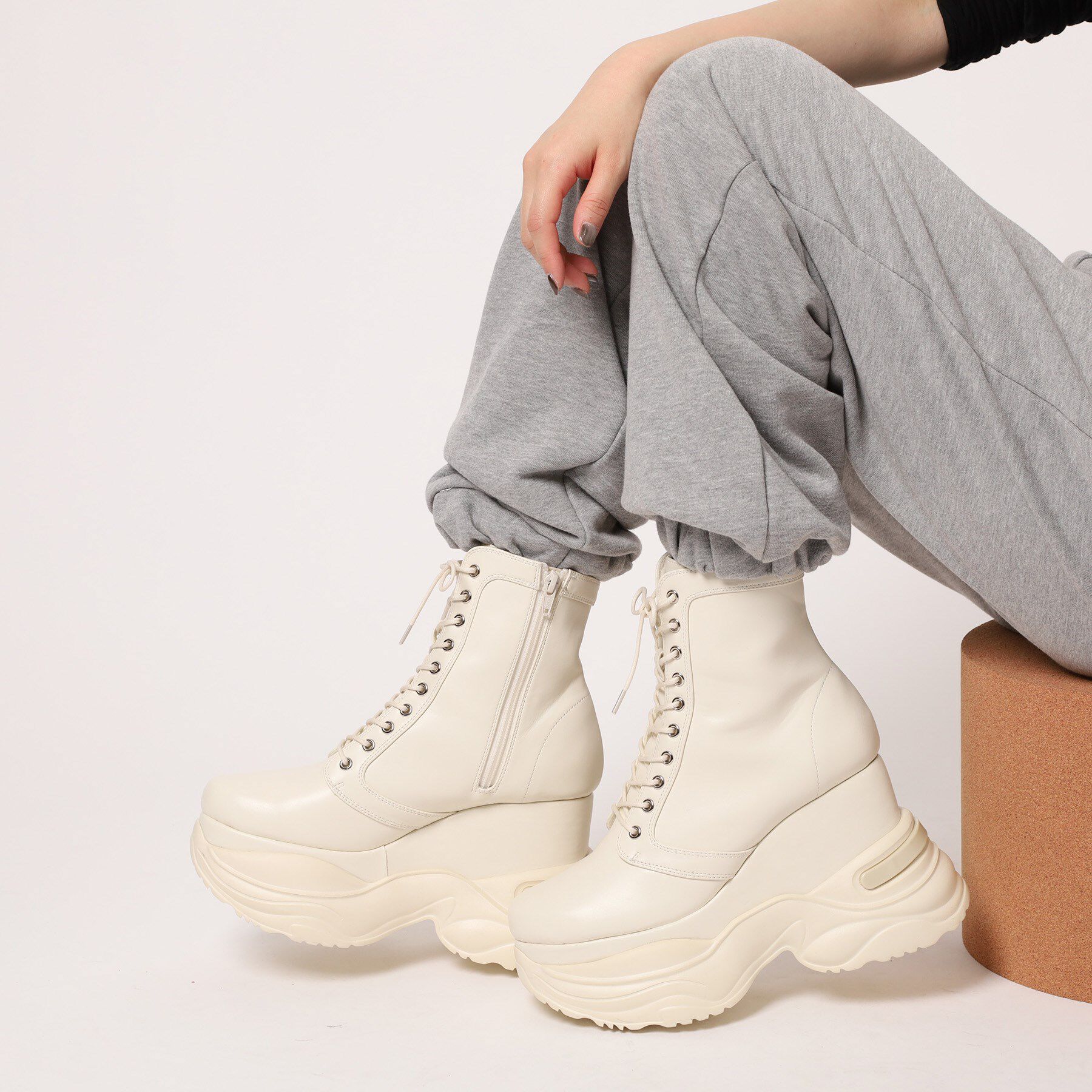 ESPERANZA「厚底スニーカーショートブーツ【レースアップ・足首にフィットして細見え】歩きやすいブーツスニーカー」|ショートブーツ|