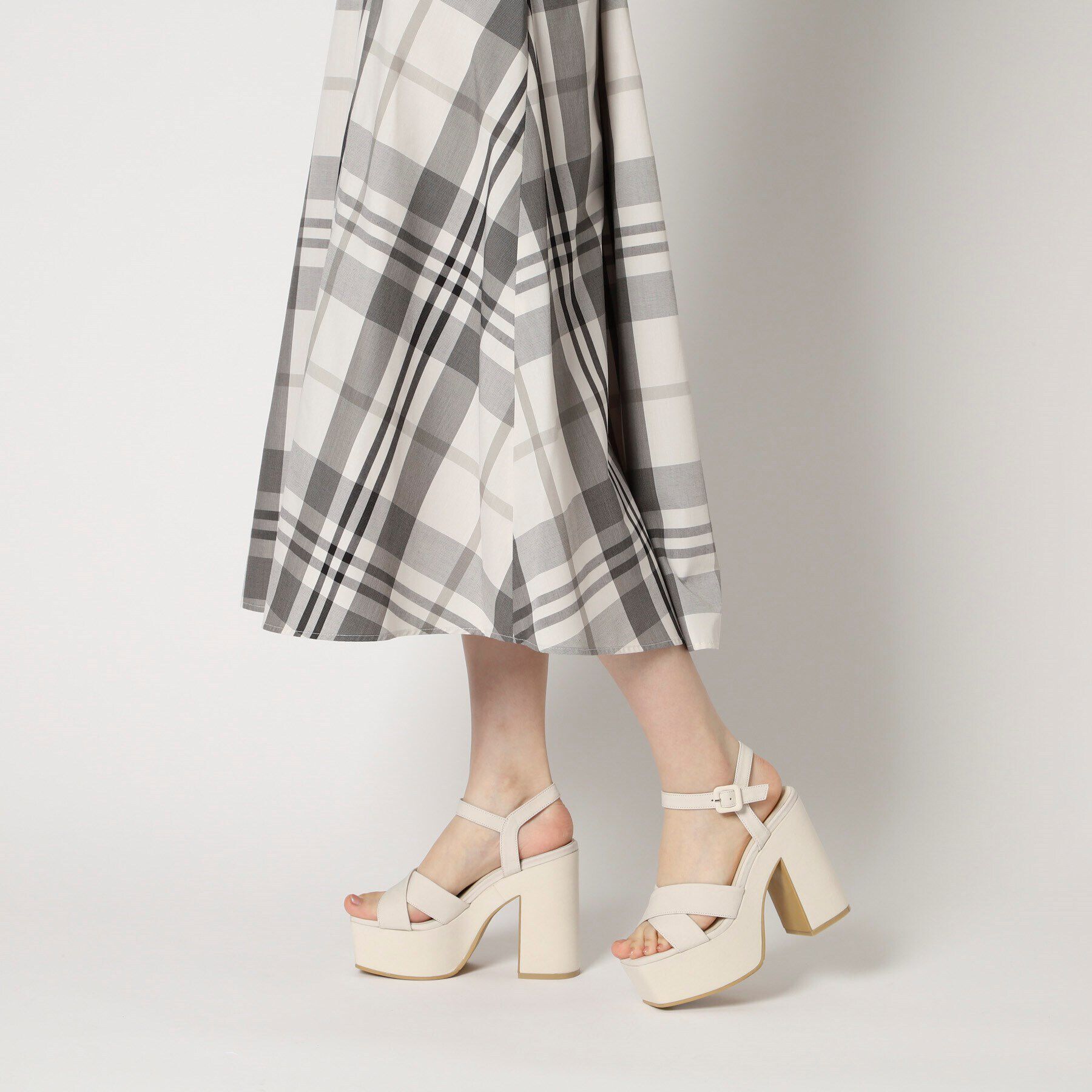 ESPERANZA「◆【ラク盛り／サンダル】リピーター続出／脚長美脚　ラク盛り厚底サンダル　24年Ver」|サンダル|