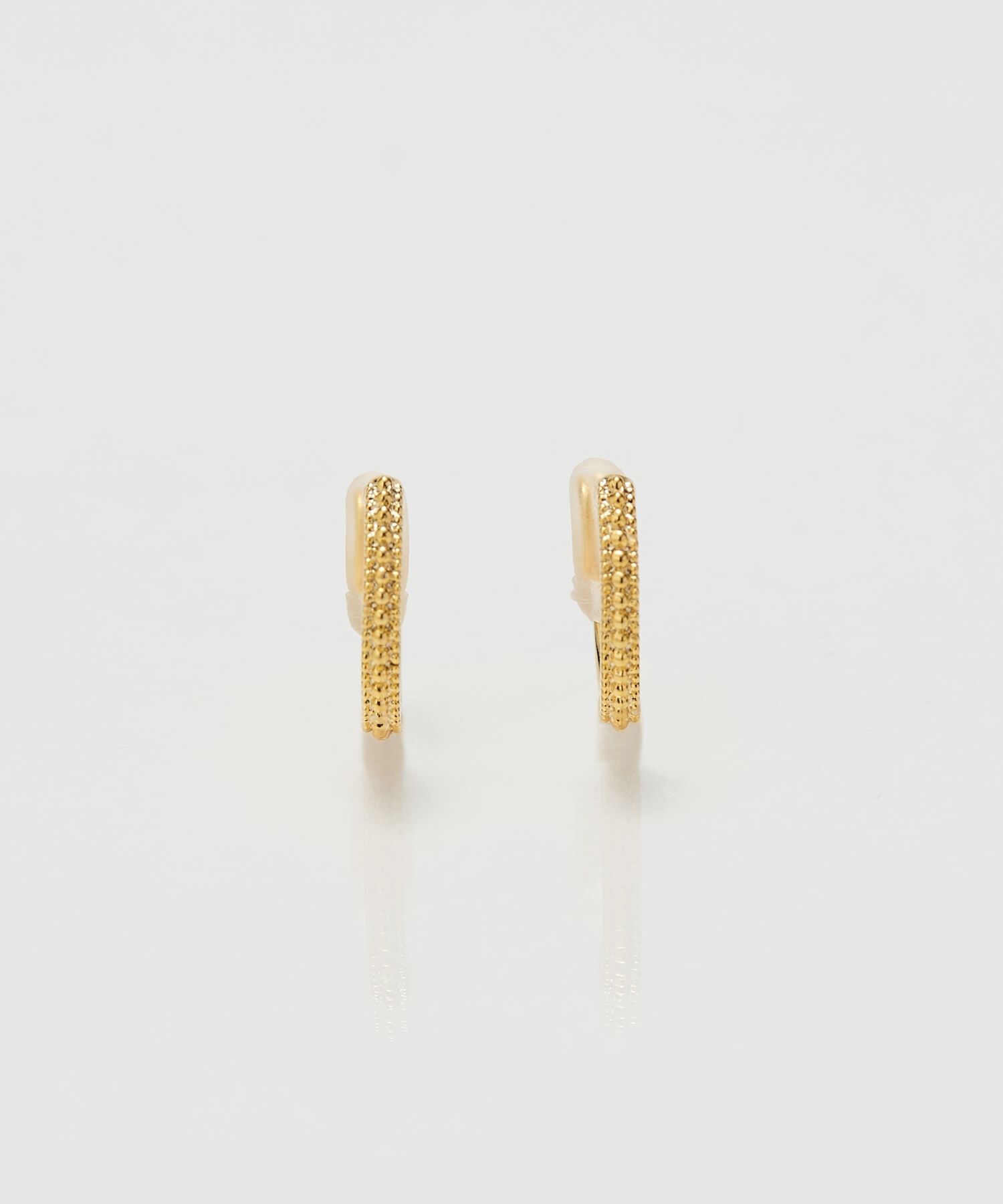 Phoebe「【金属アレルギー対応/痛くないシリーズ】グリッターメタルライトフィットイヤリング　ゴールド」|イヤリング|