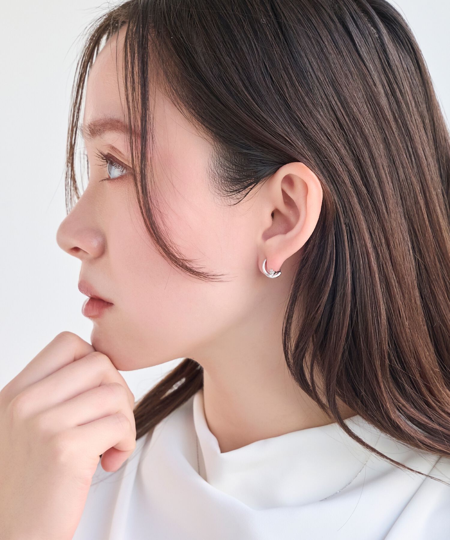 Phoebe「【痛くないシリーズ】フラワービジューライトフィットイヤリング　シルバー」|イヤリング|