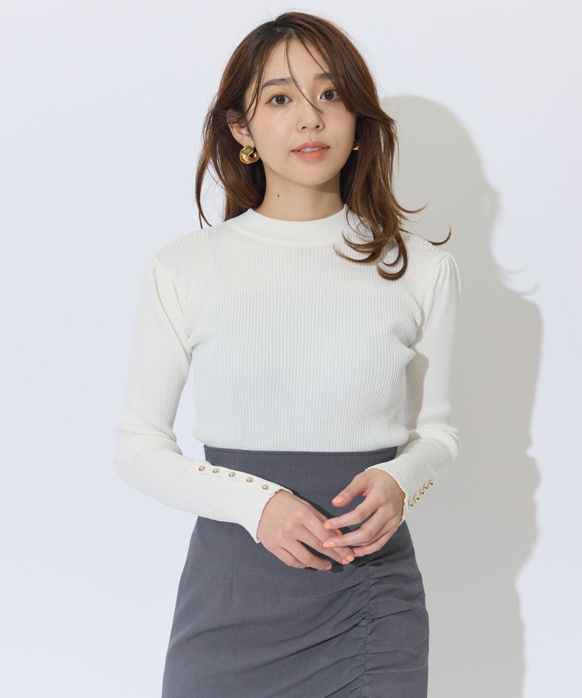 アンドクチュール「袖ボタンハイネックリブプルオーバー」|ニット・セーター|