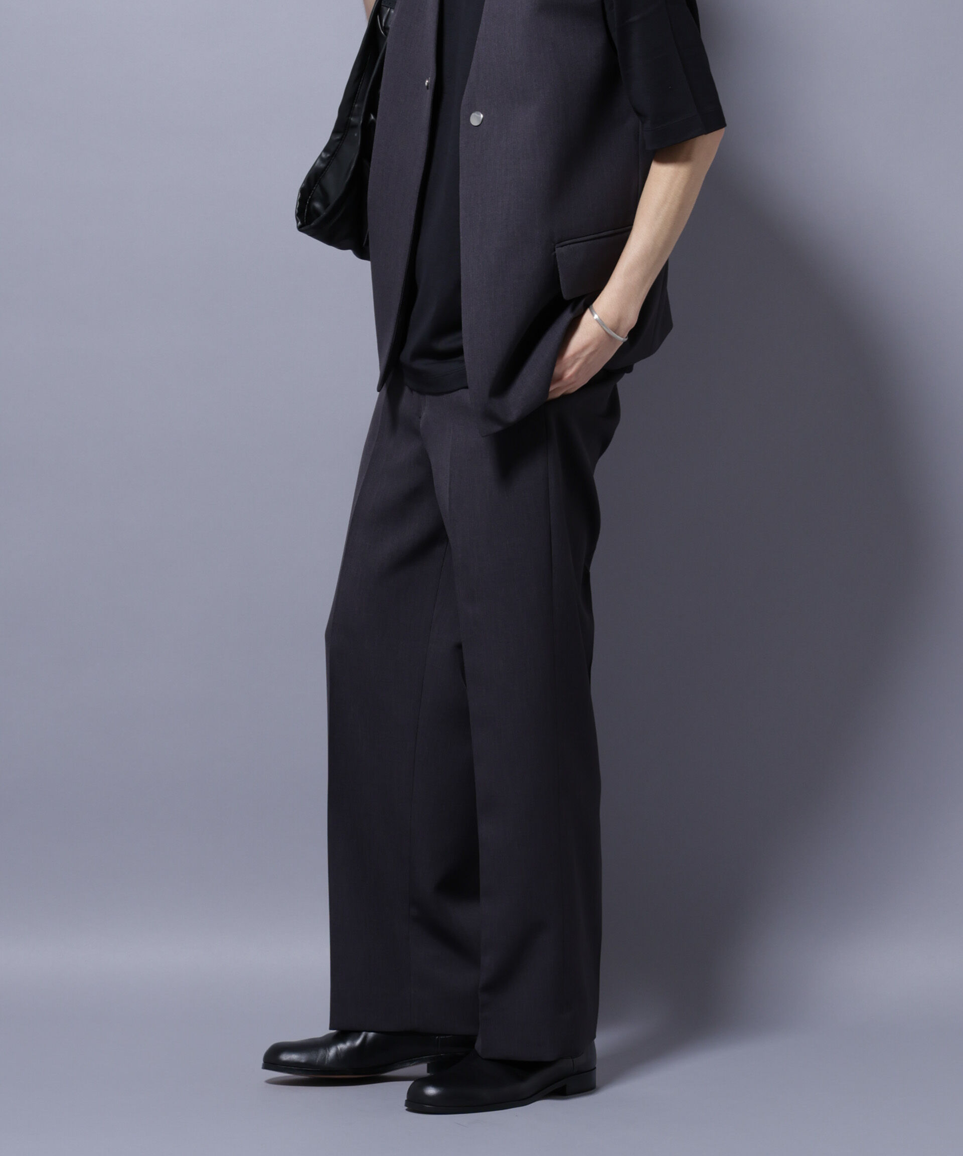 nano･universe「Reflax(R) ダブルクロスウェザーストレートパンツ(セットアップ可)」|チノ|チャコール3