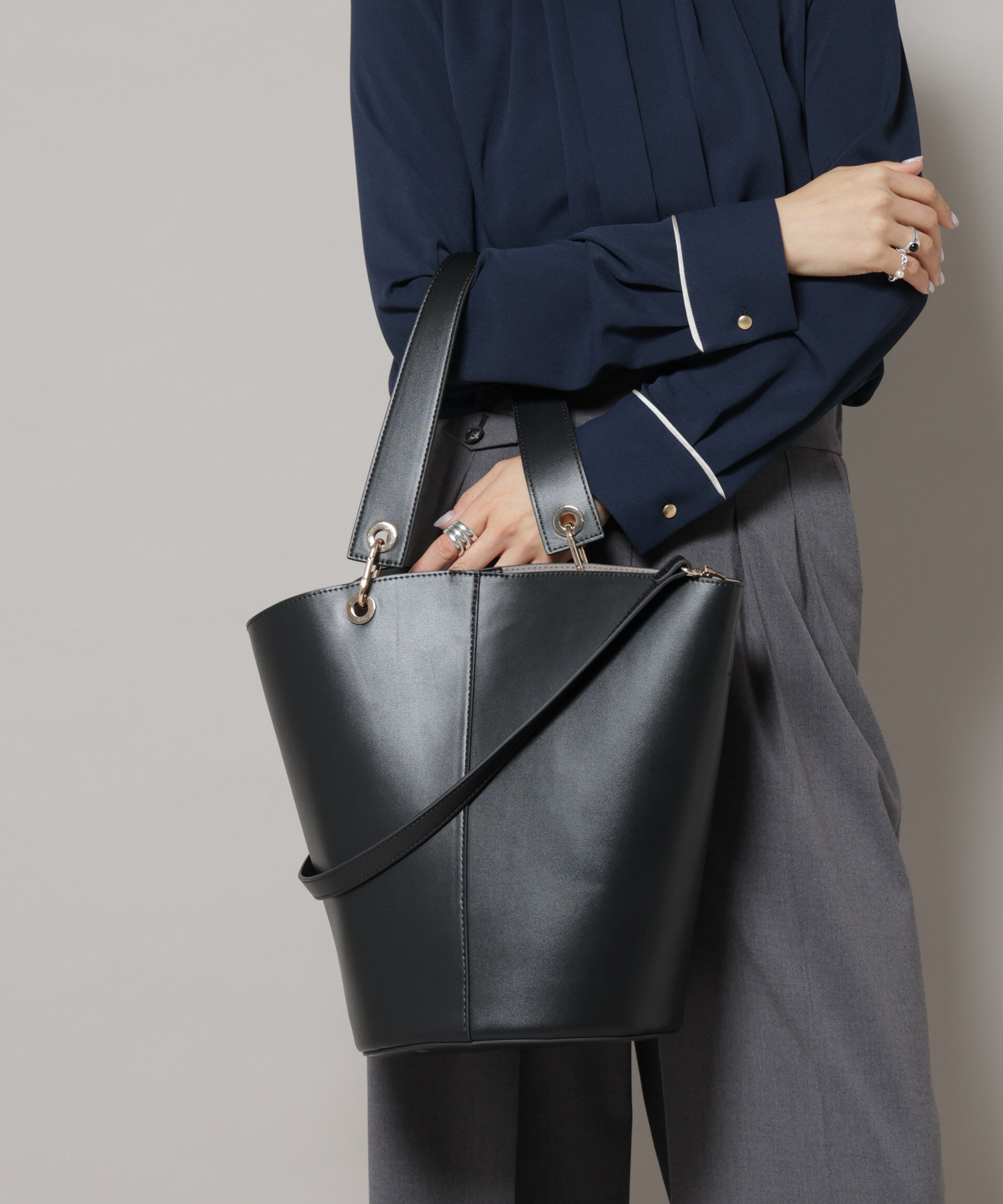 nano･universe「アシンメトリーハンドルバケツトート」|ショルダー・メッセンジャー|