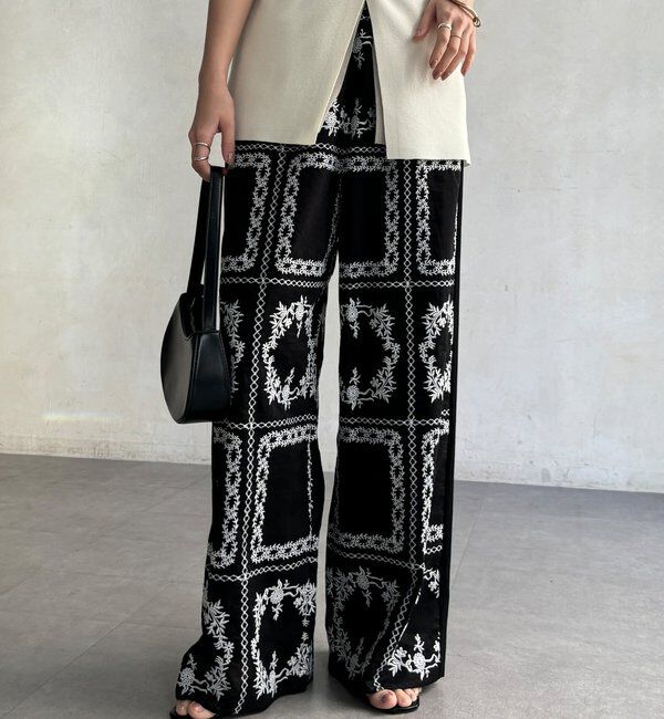  「【WEB限定】エンブロイダリーパンツ」|チノ|