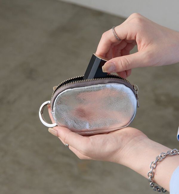  「ソフトレザーカラビナ付き横長ポーチ」|その他|シルバー