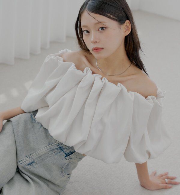  「【SALON by Chico】ギャザーバルーンオフショルブラウス」|シャツ・ブラウス|ホワイト