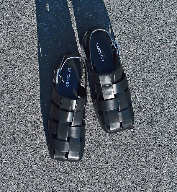 AU BANNISTER「【LAROUTE】スクエアメッシュサンダル」|サンダル|ブラック