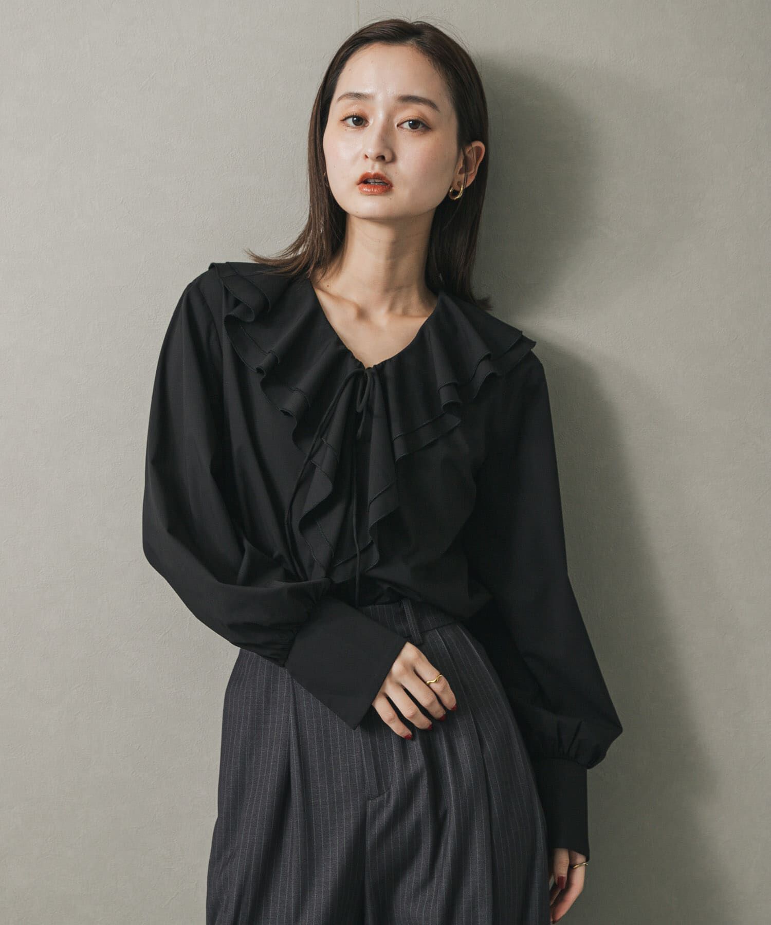 SENSE OF PLACE by URBAN RESEARCH「Vネックラッフルブラウス」|シャツ・ブラウス|