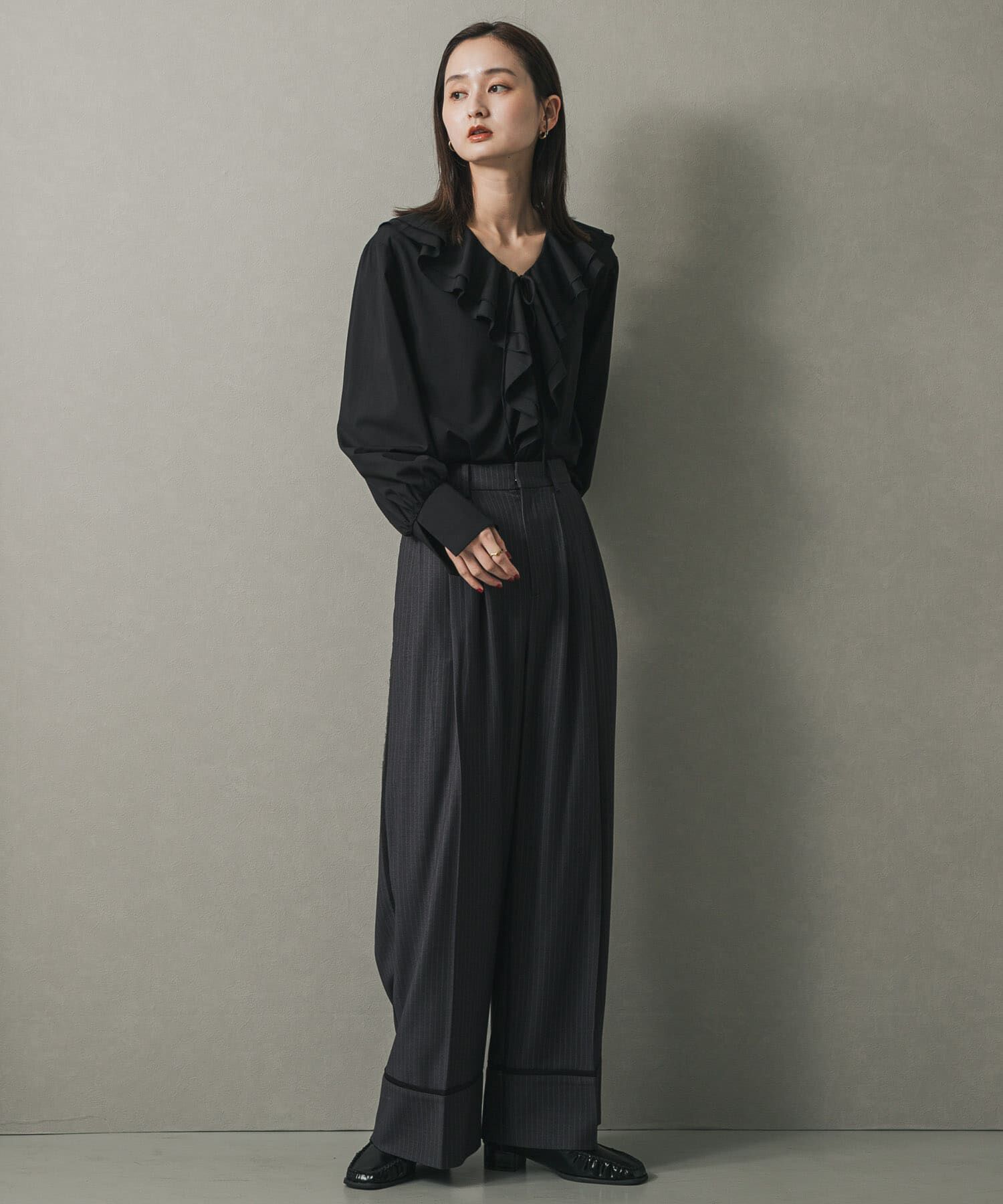 SENSE OF PLACE by URBAN RESEARCH「Vネックラッフルブラウス」|シャツ・ブラウス|