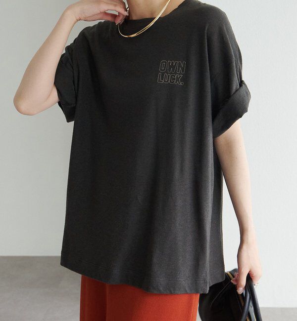  「ロゴ刺繍&times;フロッキープリント麻混Tシャツ」|Tシャツ・カットソー|チャコールグレー