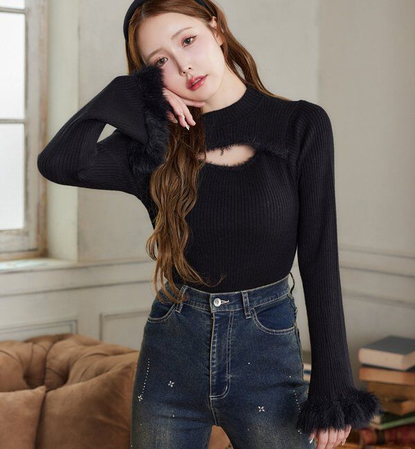  「デコルテカットデザインチャーム付きニット」|ニット・セーター|