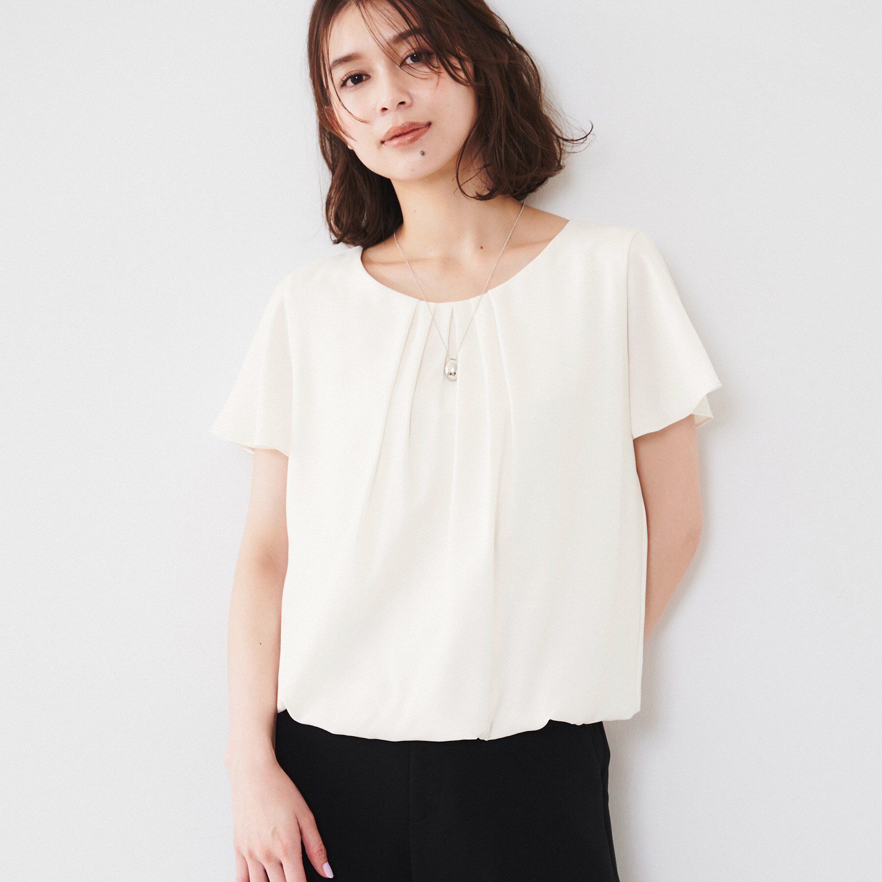 UNTITLED「【通勤/二の腕カバー】タックデザインブラウス」|シャツ・ブラウス|