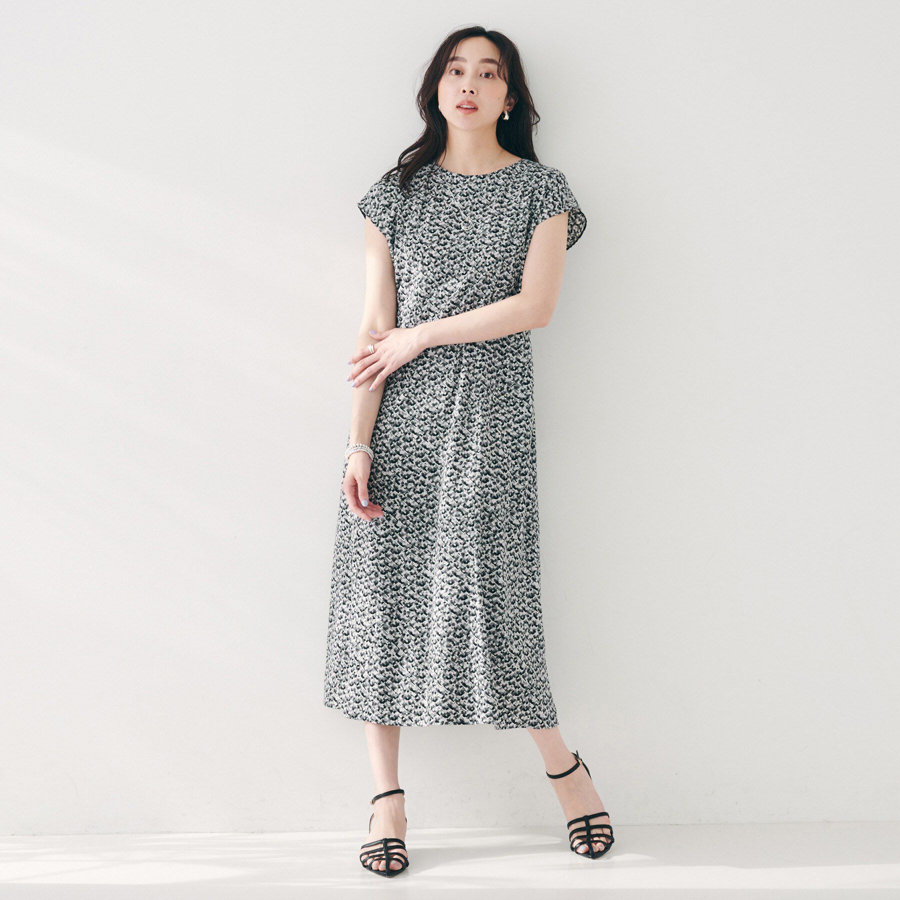 UNTITLED「【きれいめ/洗える/夏ワンピ】モザイク柄ワンピース」|ワンピース|