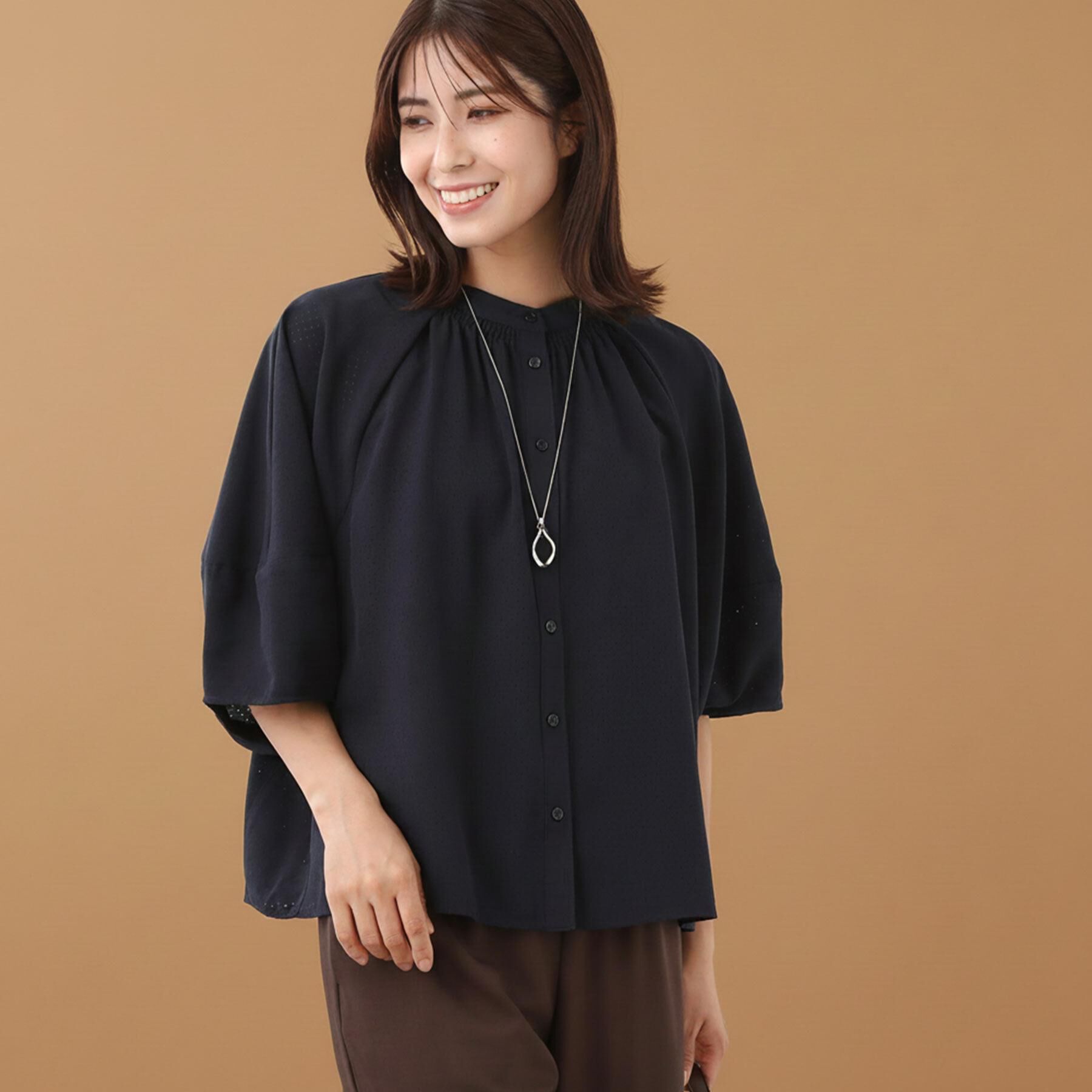 Reflect「【体型カバー／ゆったり着られる◎】バンドカラー七分袖ブラウス」|シャツ・ブラウス|ネイビー(094)
