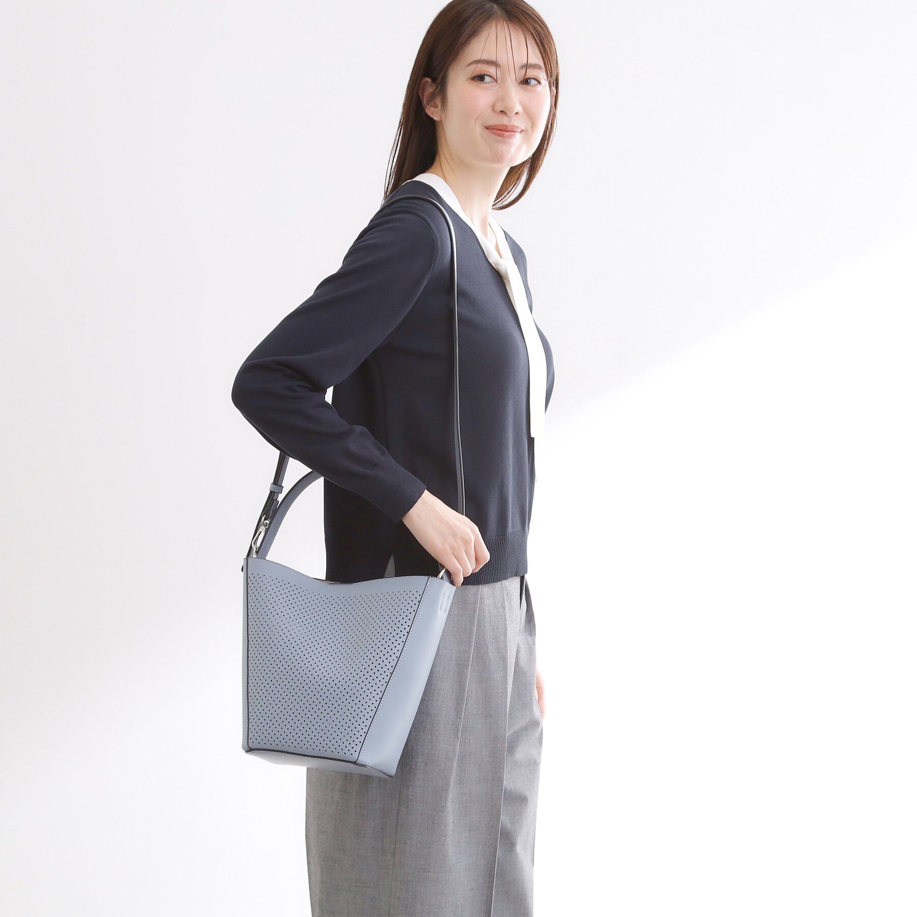 Reflect「【肩掛けショルダー付き】パンチングデザインワンショルダーバッグ」|ショルダー・メッセンジャー|
