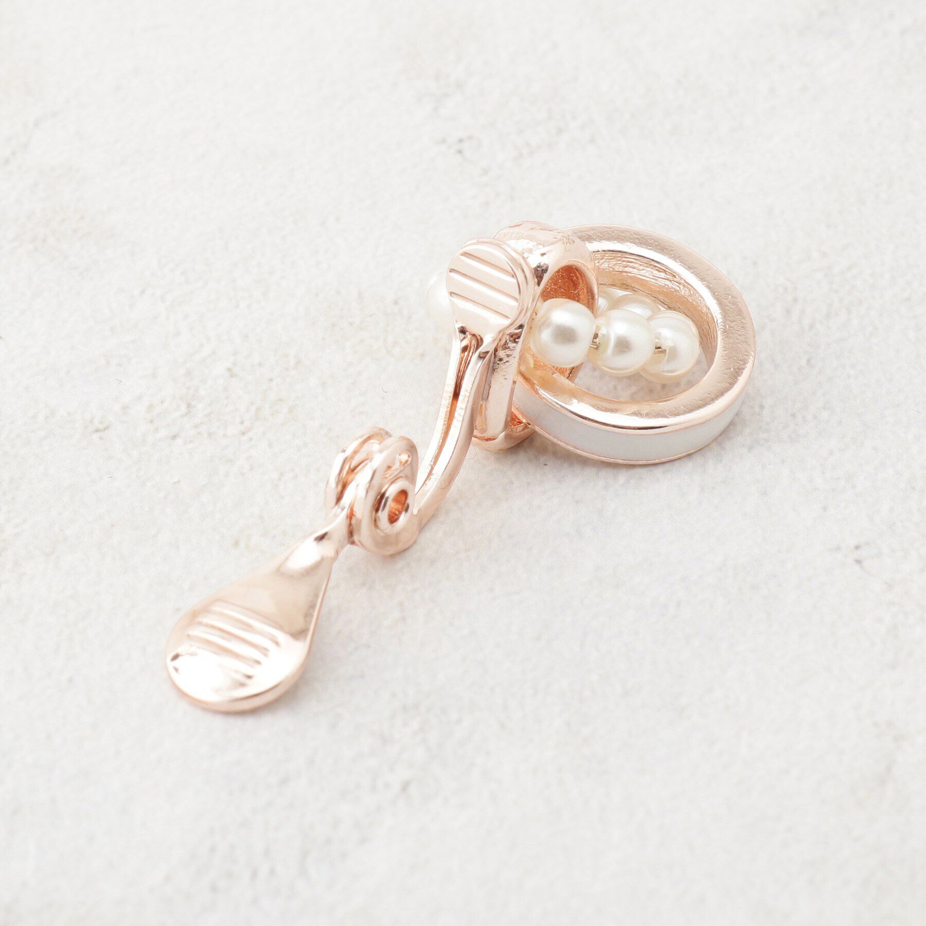 grove「痛くなりにくい エポパール調リングイヤリング」|イヤリング|