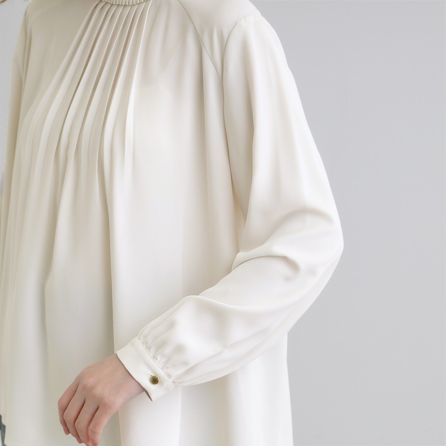 grove「【マシンウォッシュ／防シワ】プリーツネックブラウス」|シャツ・ブラウス|