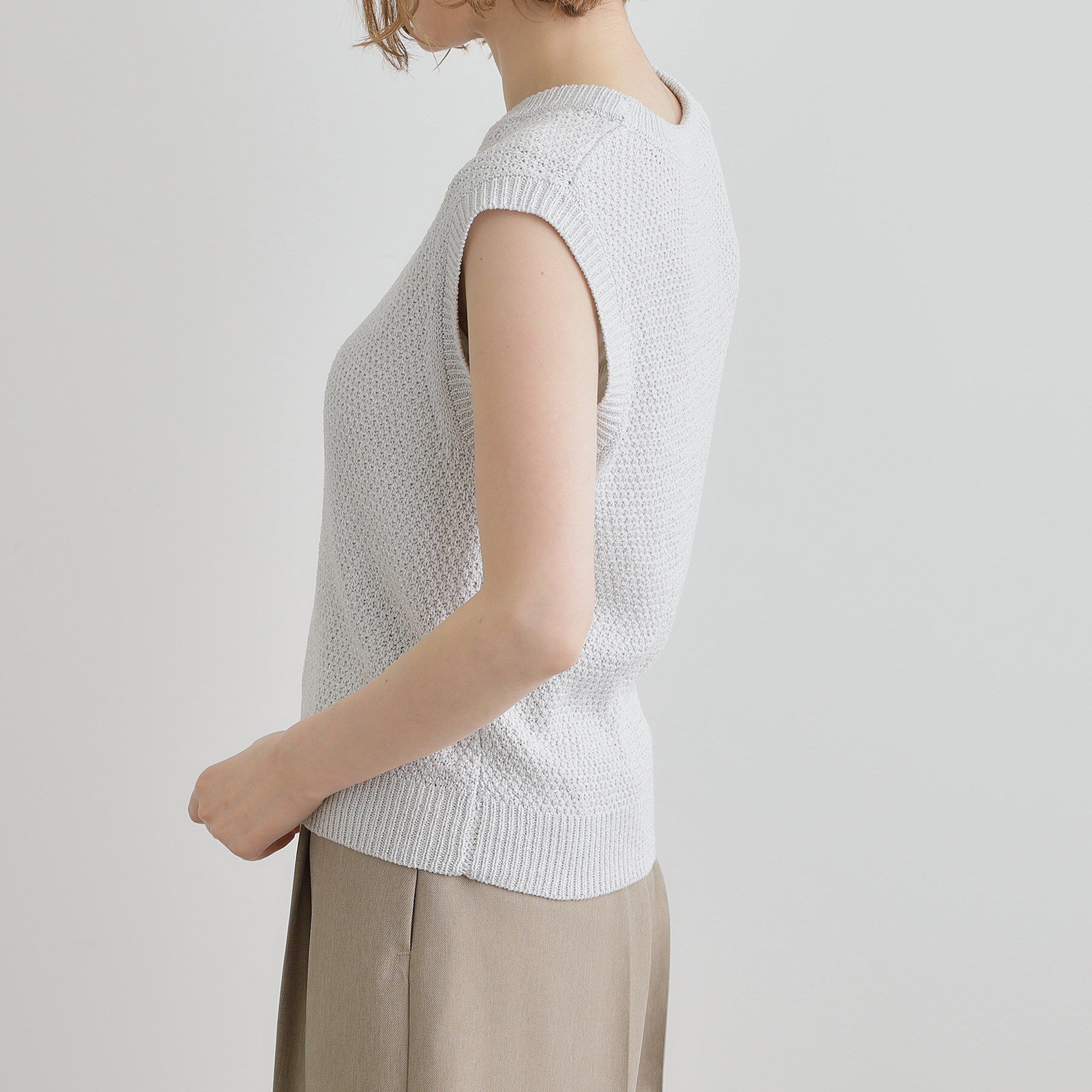 grove「ラメの上品な輝きが魅力 ラメカノコスリーブレスニット」|ニット・セーター|