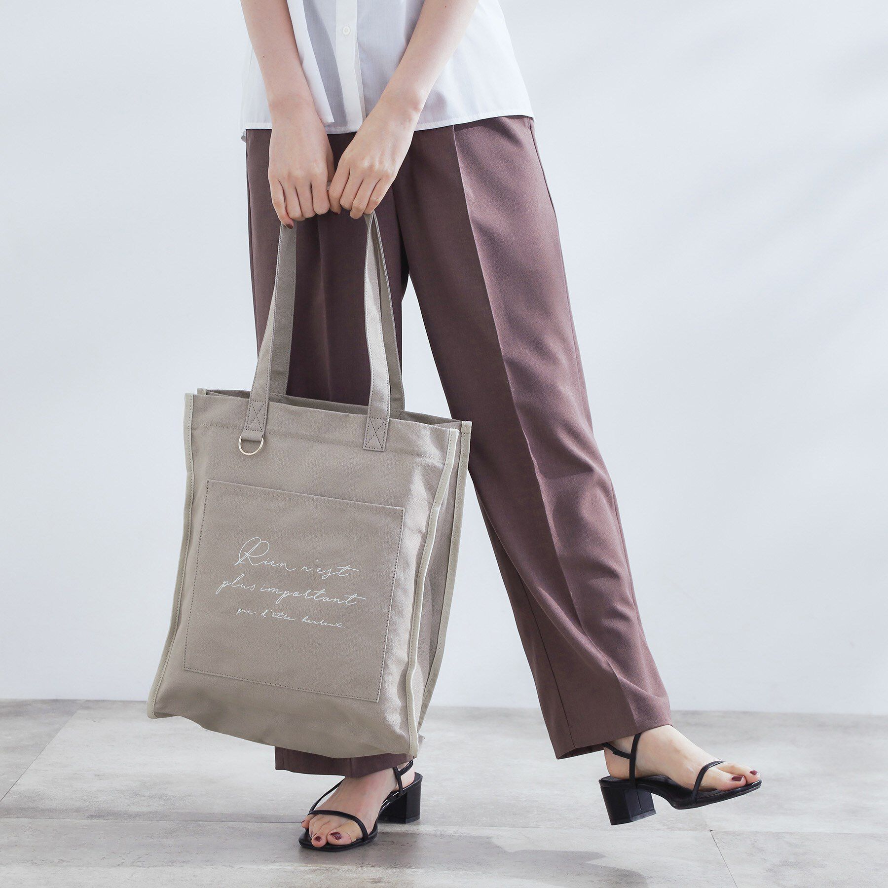 grove「【A4・多機能】パイピングロゴキャンバストート」|トートバッグ|グレー(012)