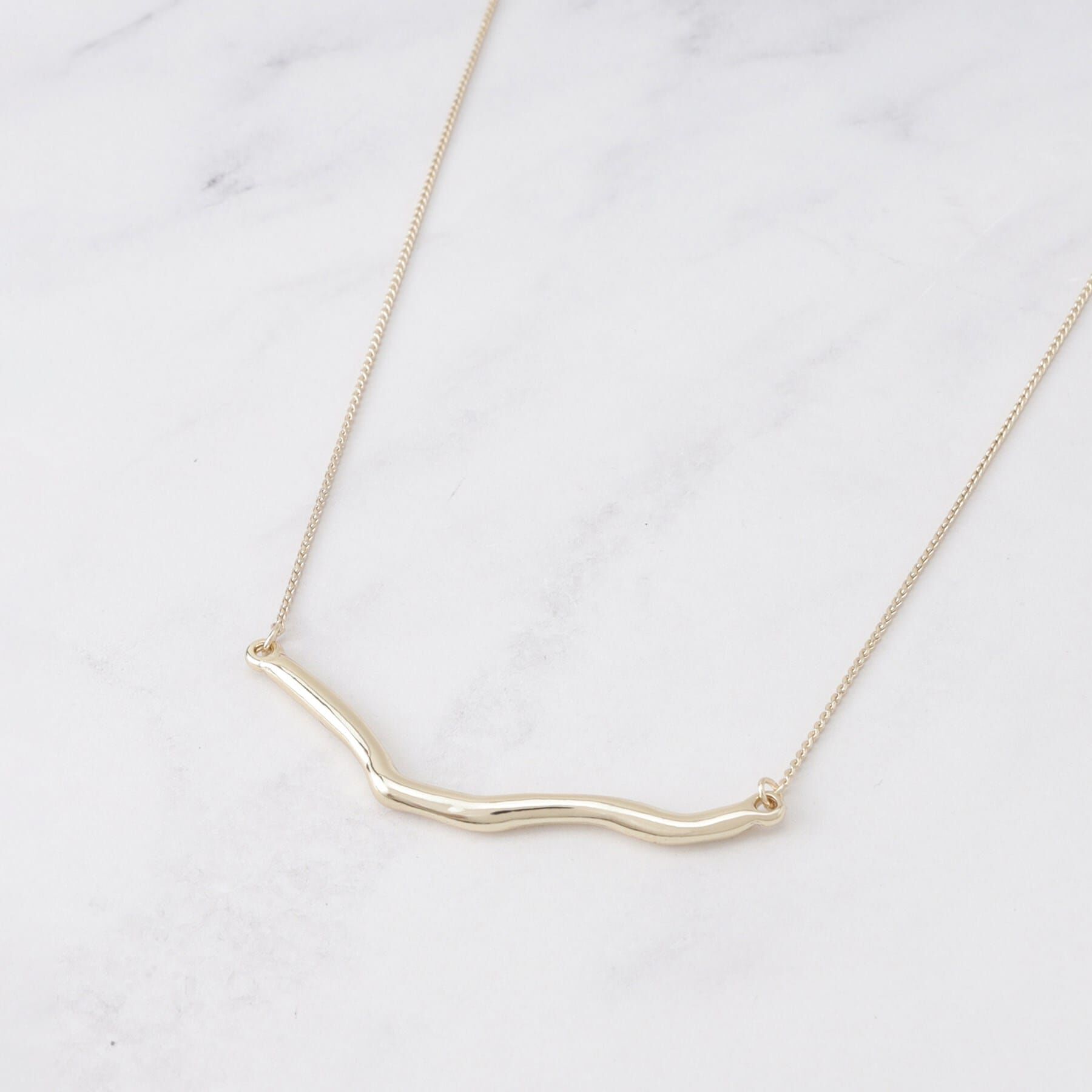 INDIVI「【フリードロップ】V型バー アクセントネックレス」|ネックレス|ゴールド(007)