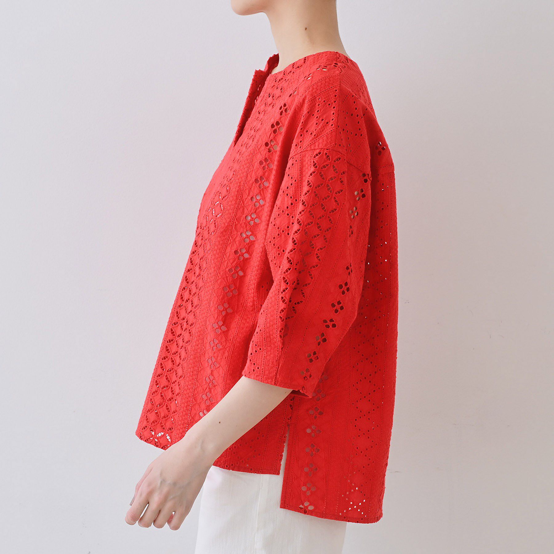 INDIVI「【刺繍／レース】スラッシュネックブラウス」|シャツ・ブラウス|