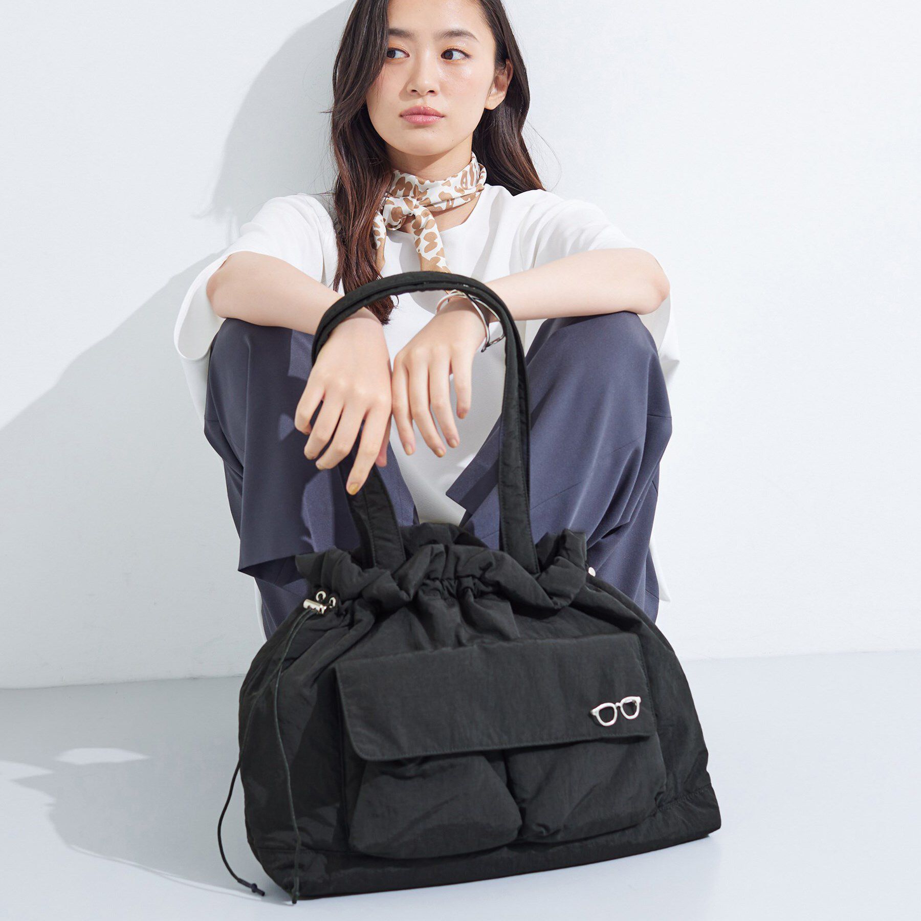 INDIVI「新色登場！【超軽量】フロントポケットバッグ」|トートバッグ|ブラック(019)