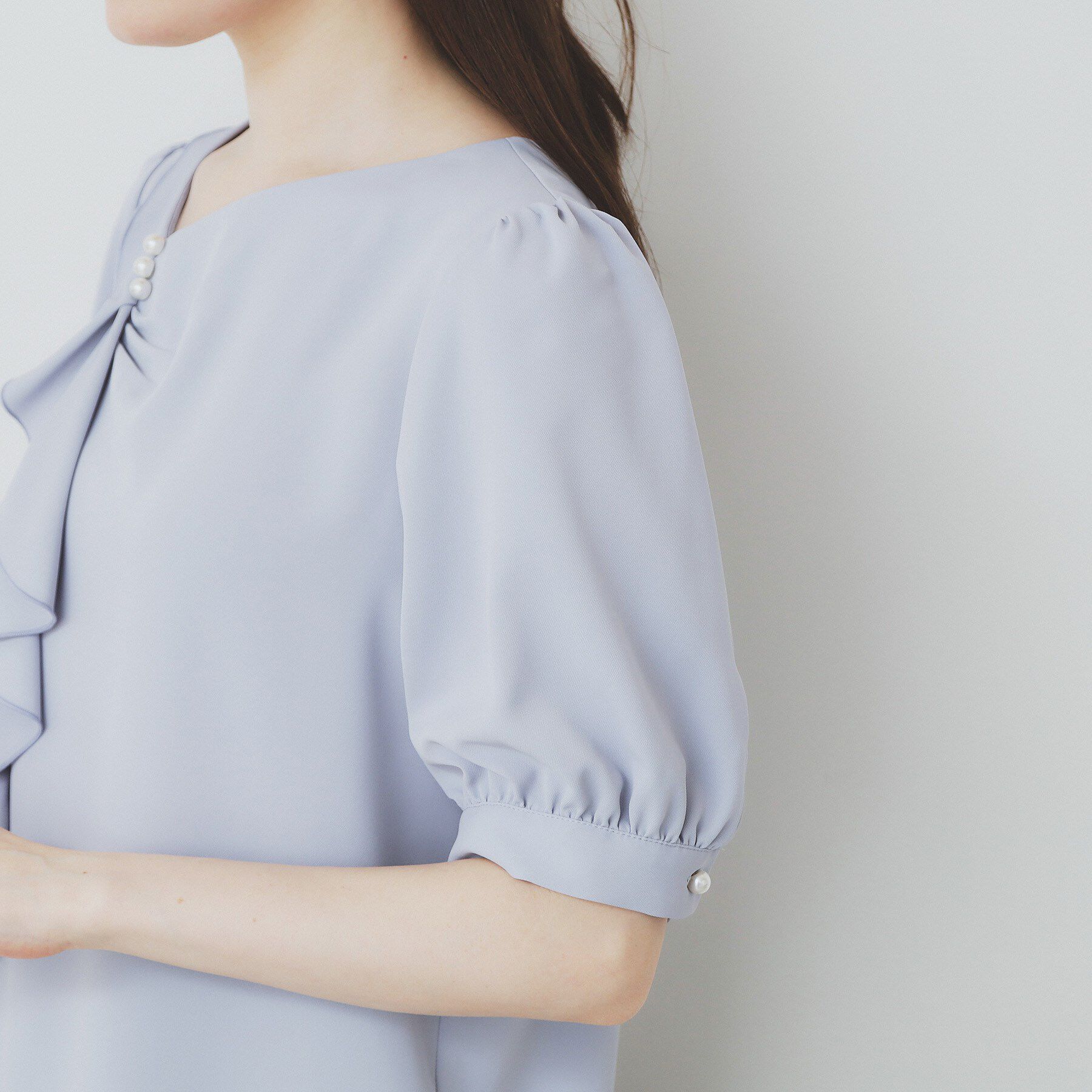 index「アシメフリルパール調ブラウス【洗濯機洗い可/イージーアイロン】」|シャツ・ブラウス|