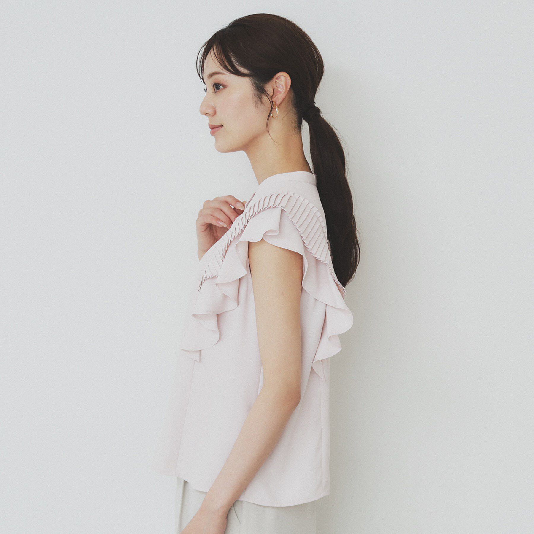 index「プリーツフリルバンドカラーブラウス【洗濯機洗い可/イージーアイロン】」|シャツ・ブラウス|