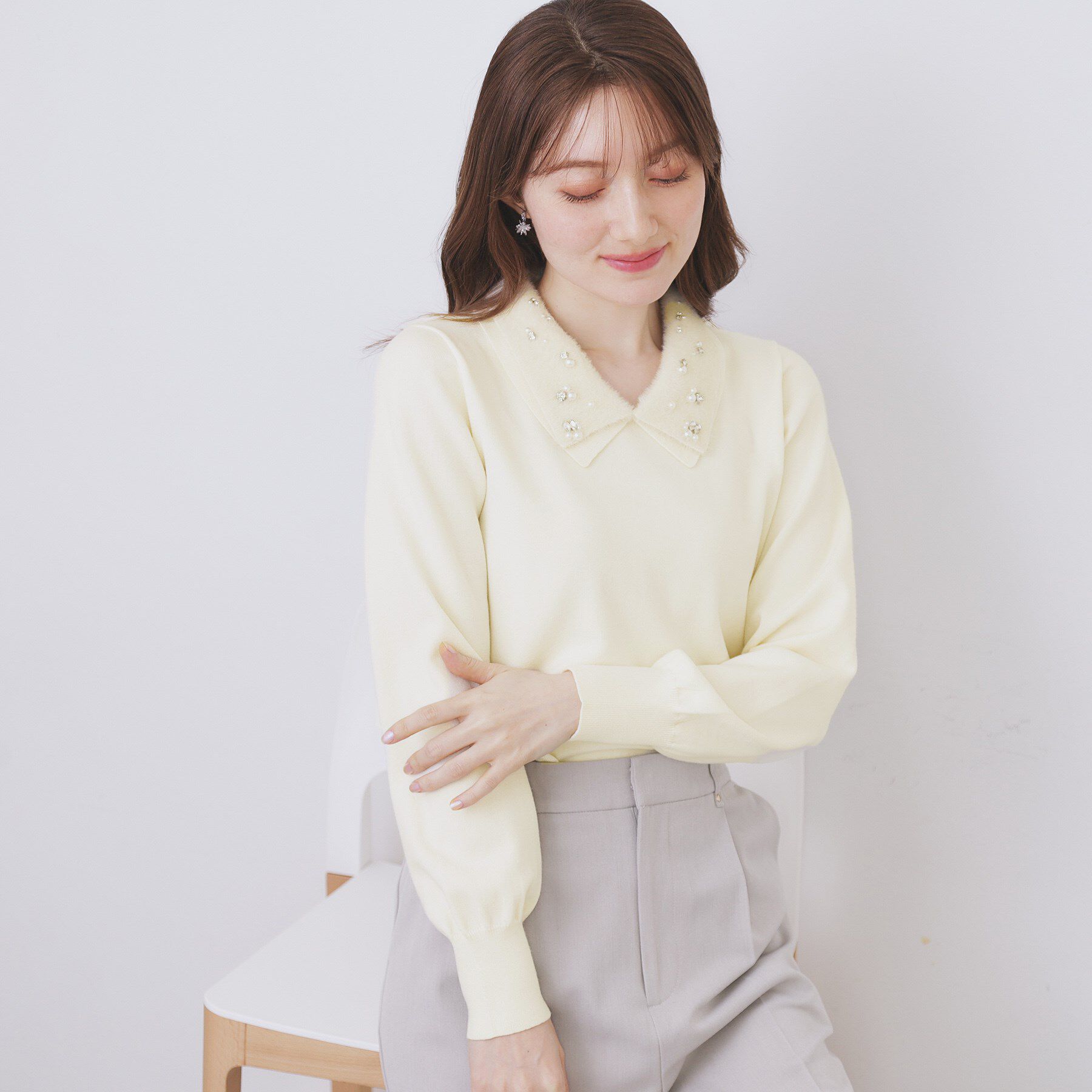 index「ダブルビジューフェザー衿付きニット【洗濯機OK】」|ニット・セーター|オフホワイト(003