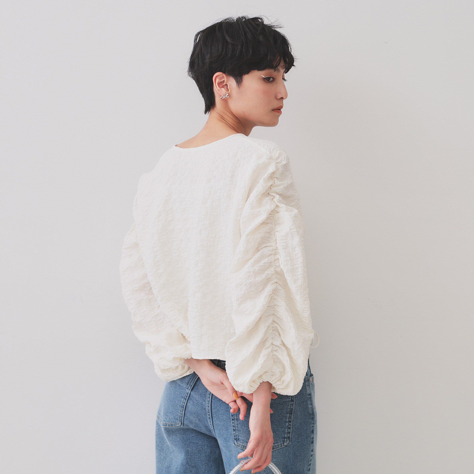 OPAQUE.CLIP「ふくれジャカードシャーリングデザインブラウス【洗濯機洗い可】」|シャツ・ブラウス|