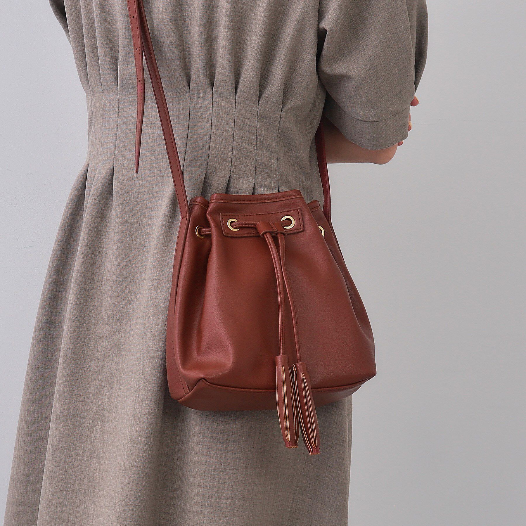 OPAQUE.CLIP「タッセル巾着デザインミニショルダーバッグ」|ショルダー・メッセンジャー|