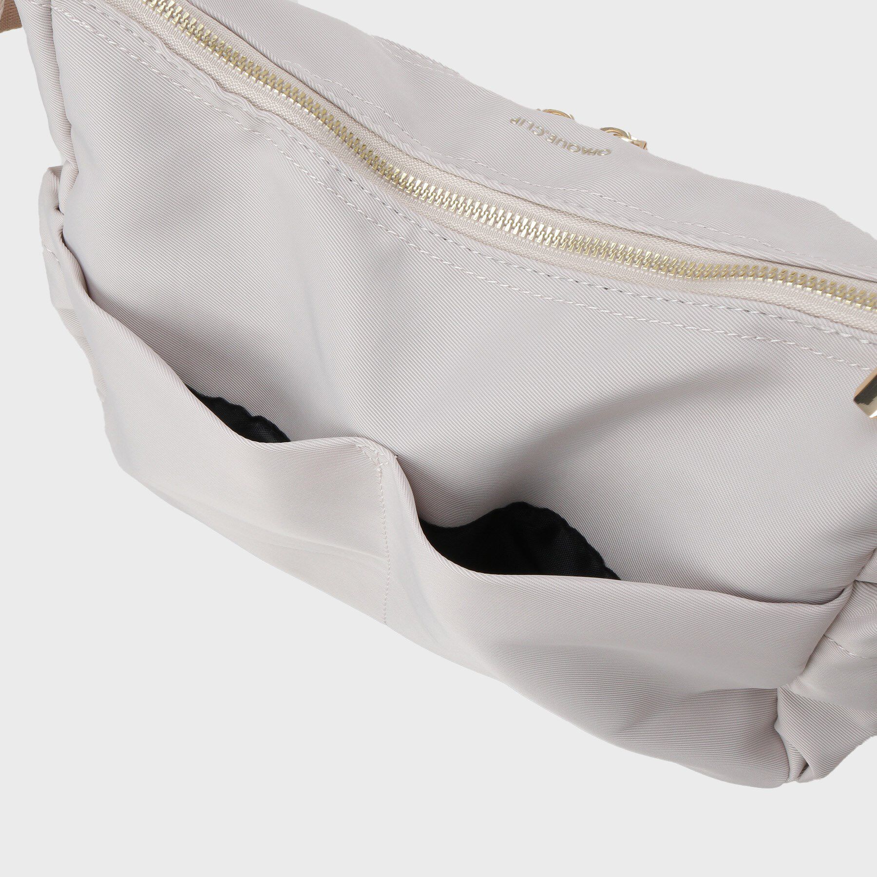 OPAQUE.CLIP「【軽量/撥水加工/多ポケット】ツイルミドルサイズムーンショルダーバッグ」|ショルダー・メッセンジャー|