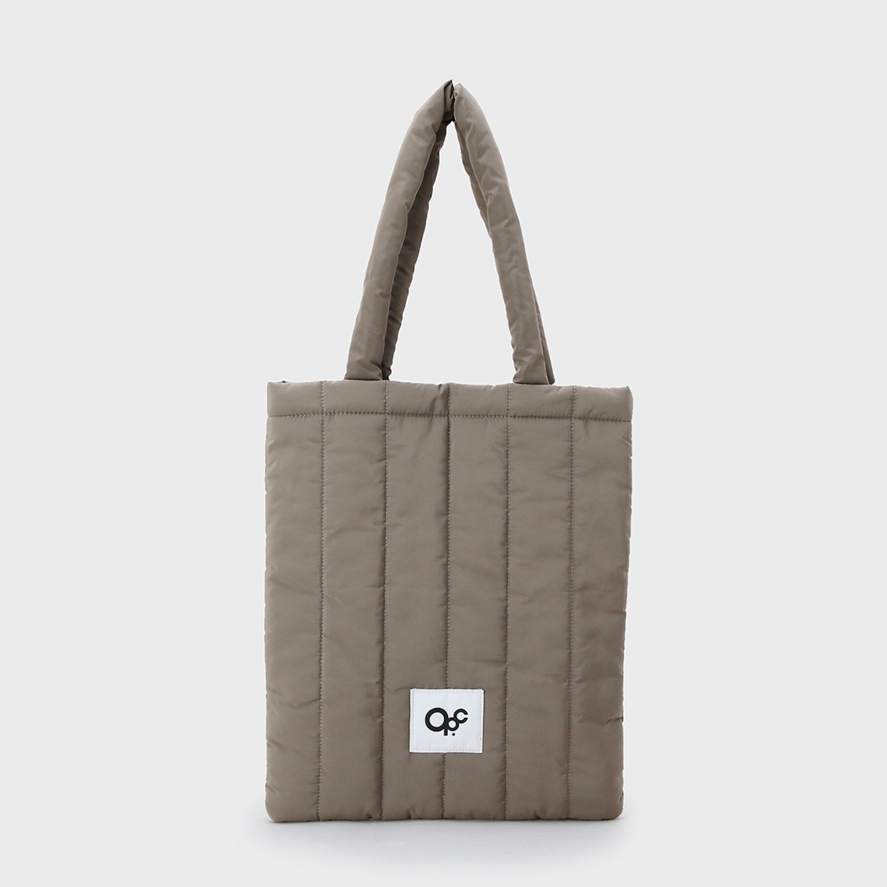 OPAQUE.CLIP「【軽量／カラビナチャーム付き／A4サイズ対応】ストライプキルトパフィートートバッグ」|トートバッグ|