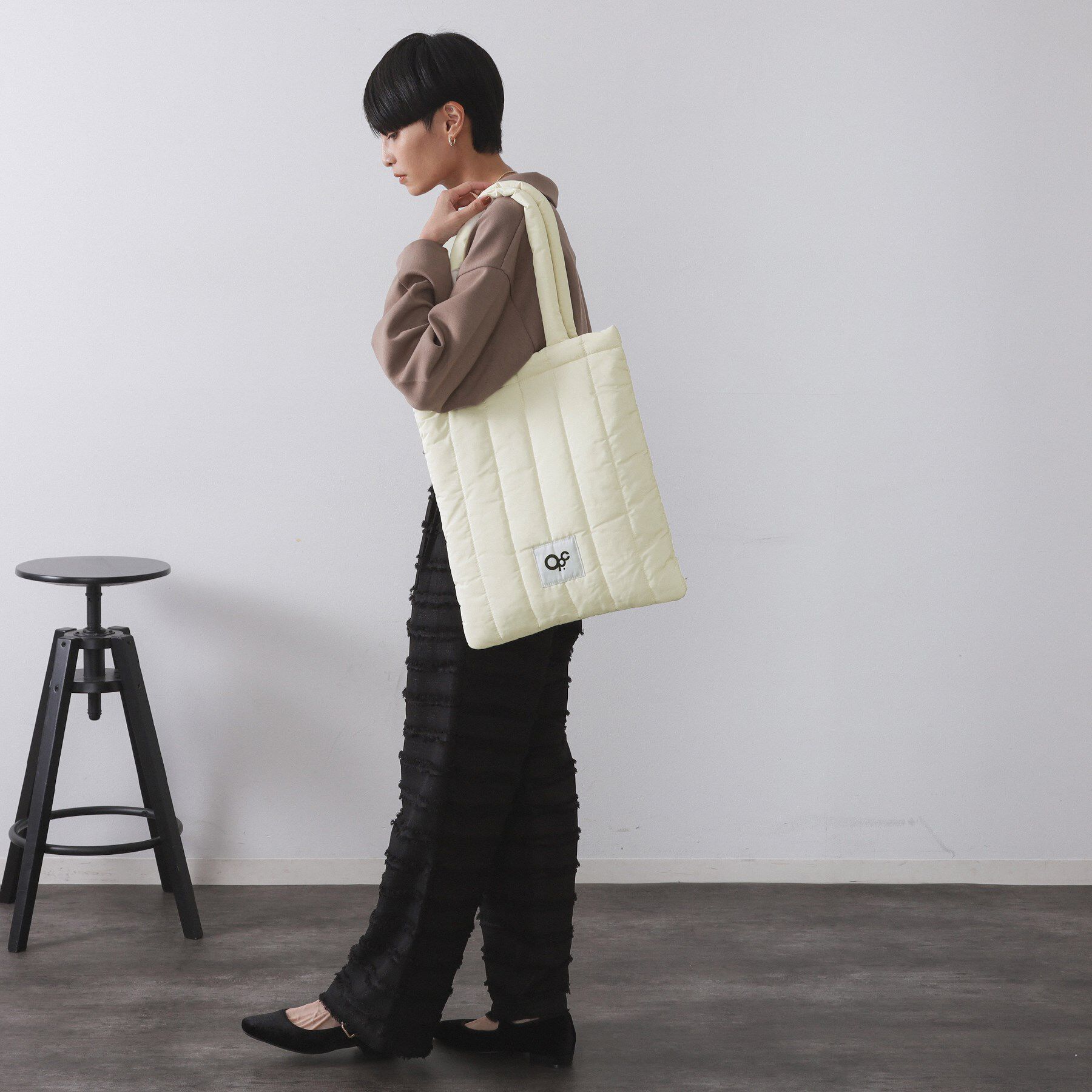 OPAQUE.CLIP「【軽量／カラビナチャーム付き／A4サイズ対応】ストライプキルトパフィートートバッグ」|トートバッグ|