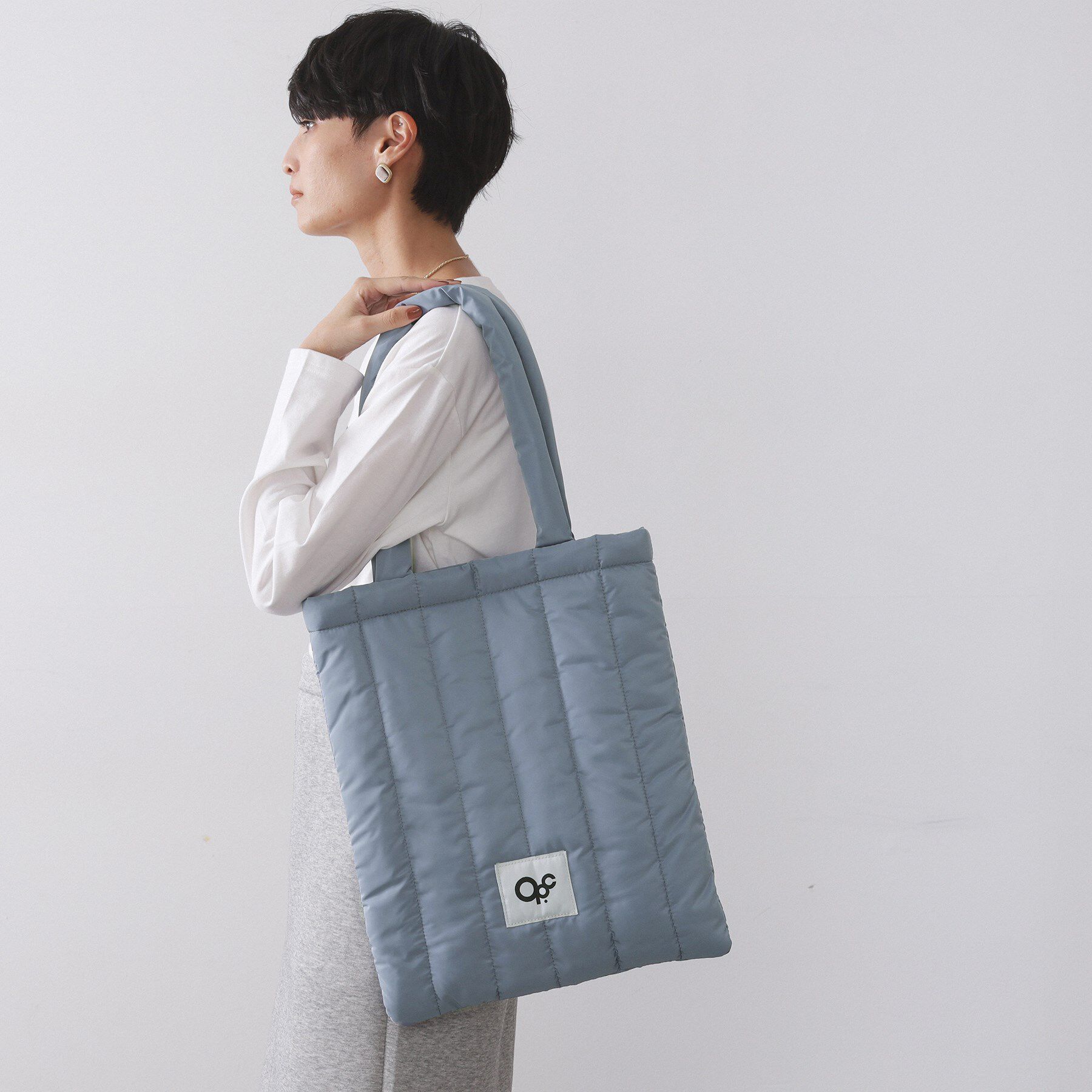 OPAQUE.CLIP「【軽量／カラビナチャーム付き／A4サイズ対応】ストライプキルトパフィートートバッグ」|トートバッグ|