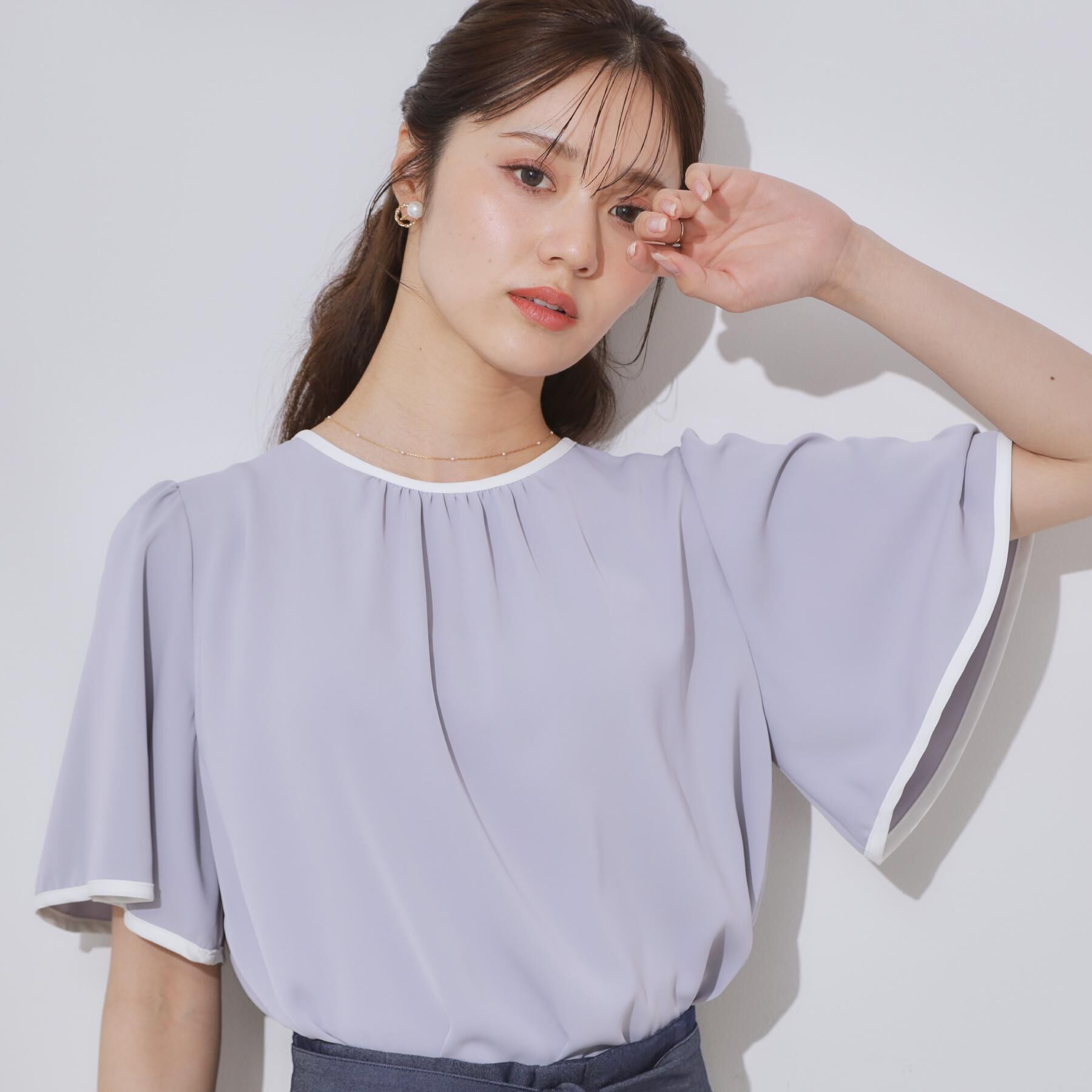 Couture broach「【きれいめ・二の腕カバー・通勤】配色フレア2WAYブラウス」|シャツ・ブラウス|