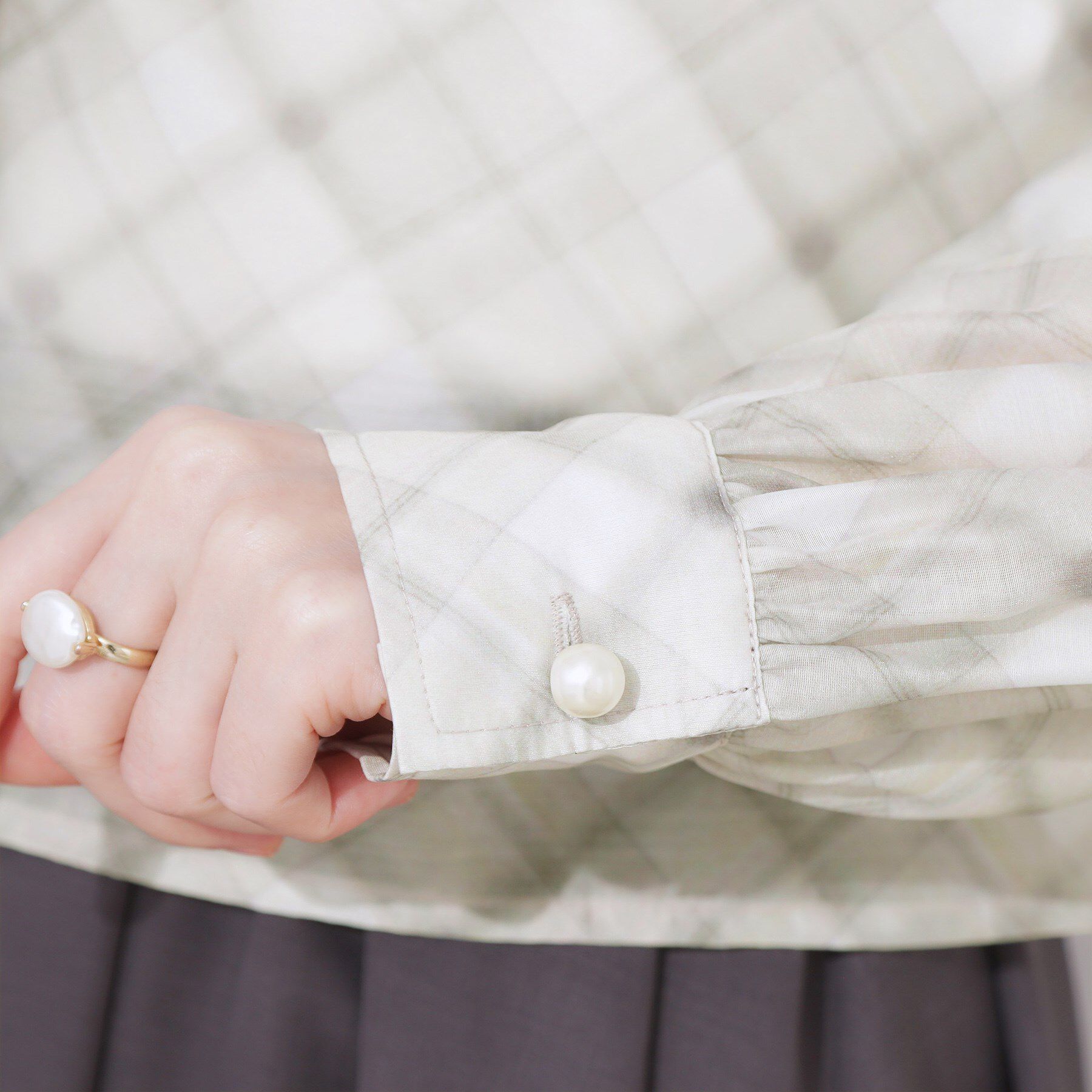 Couture broach「【洗える・秋まで使える】パール調ボタンシアーシャツ」|シャツ・ブラウス|