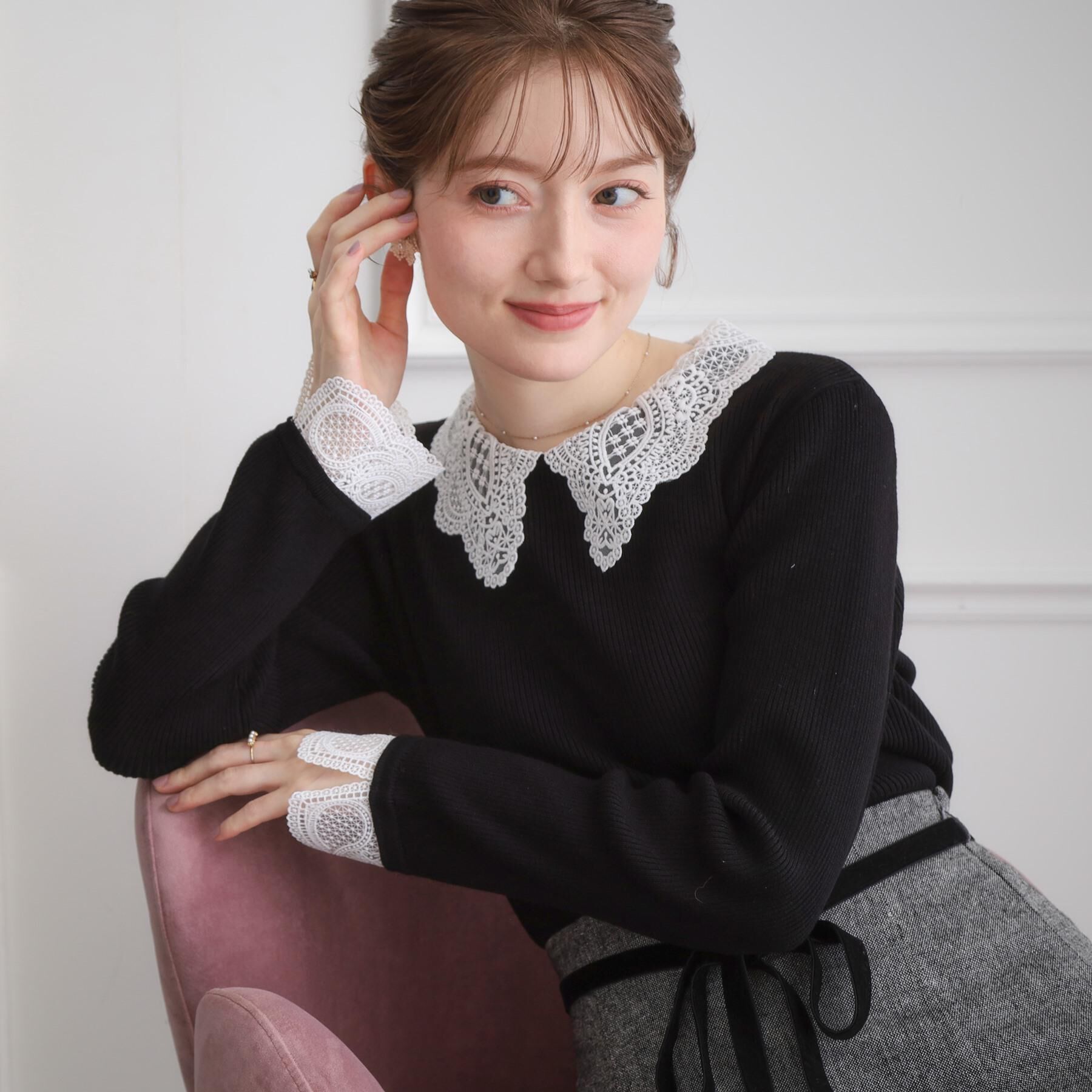 Couture broach「【着映え・フェミニン・通勤】レース衿カフス付きリブニット」|ニット・セーター|ブラック(019)